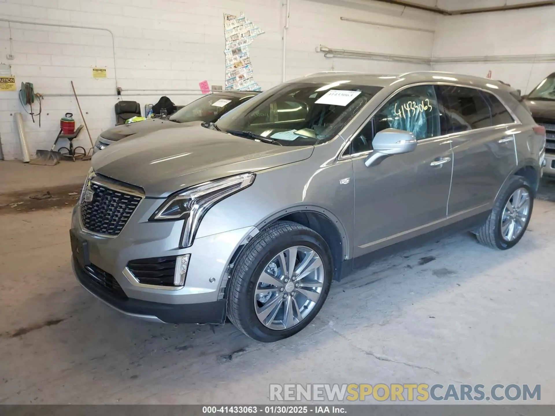 2 fotografías del automóvil dañado 1GYKNDR43RZ757968 CADILLAC XT5 2024