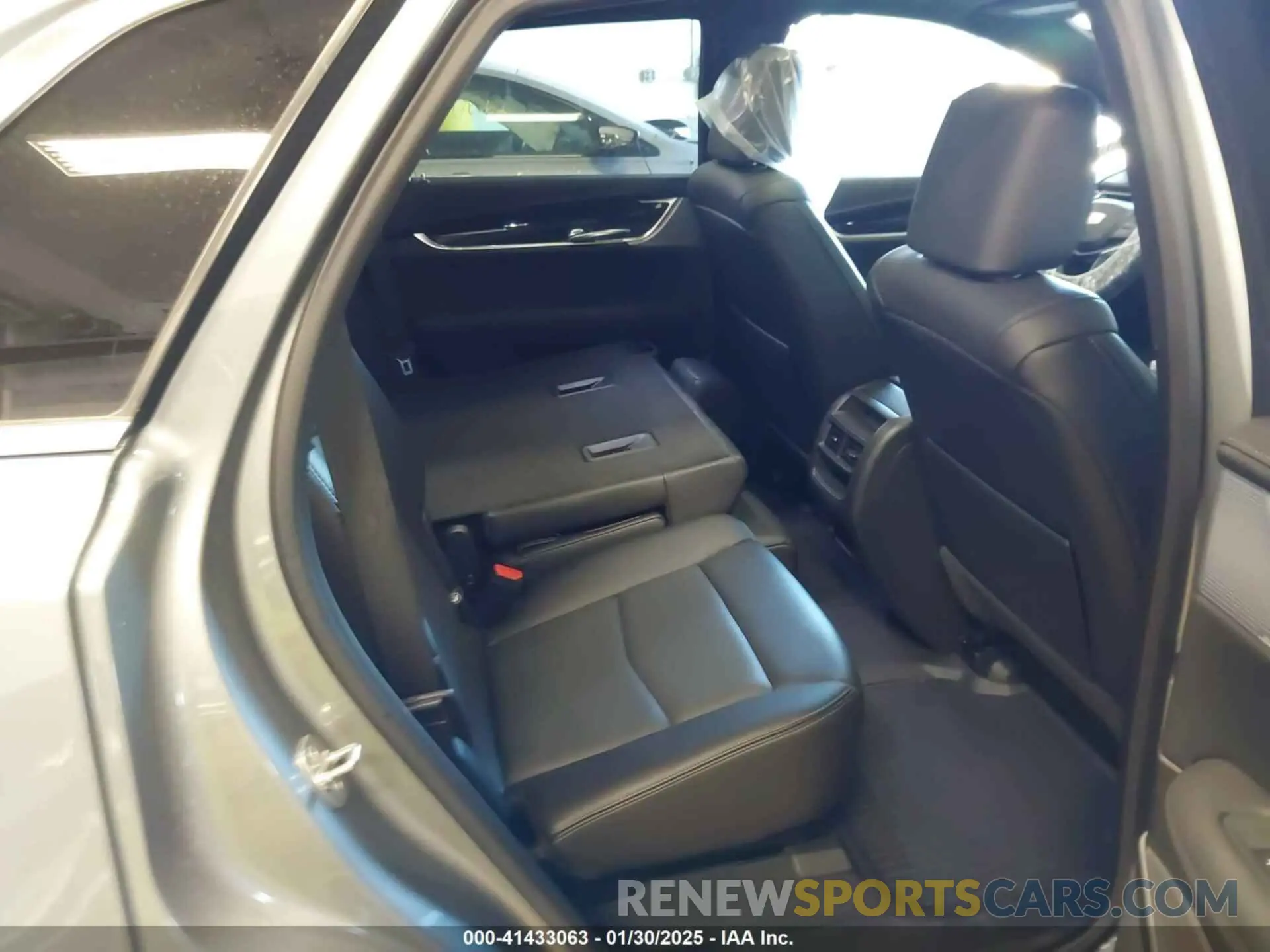 8 fotografías del automóvil dañado 1GYKNDR43RZ757968 CADILLAC XT5 2024
