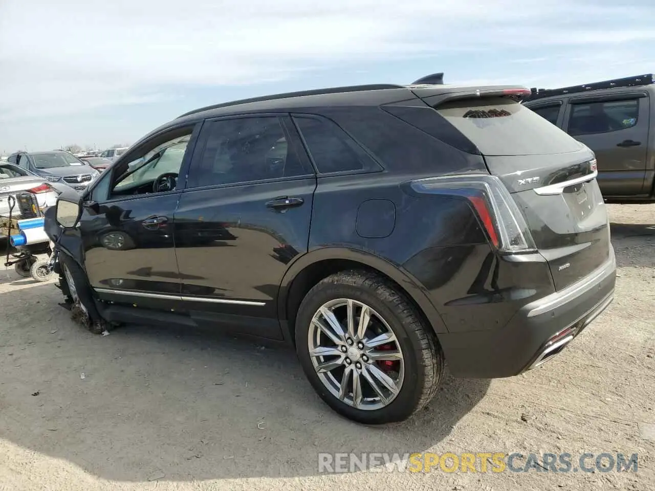 2 fotografías del automóvil dañado 1GYKNGRS1RZ711359 CADILLAC XT5 2024