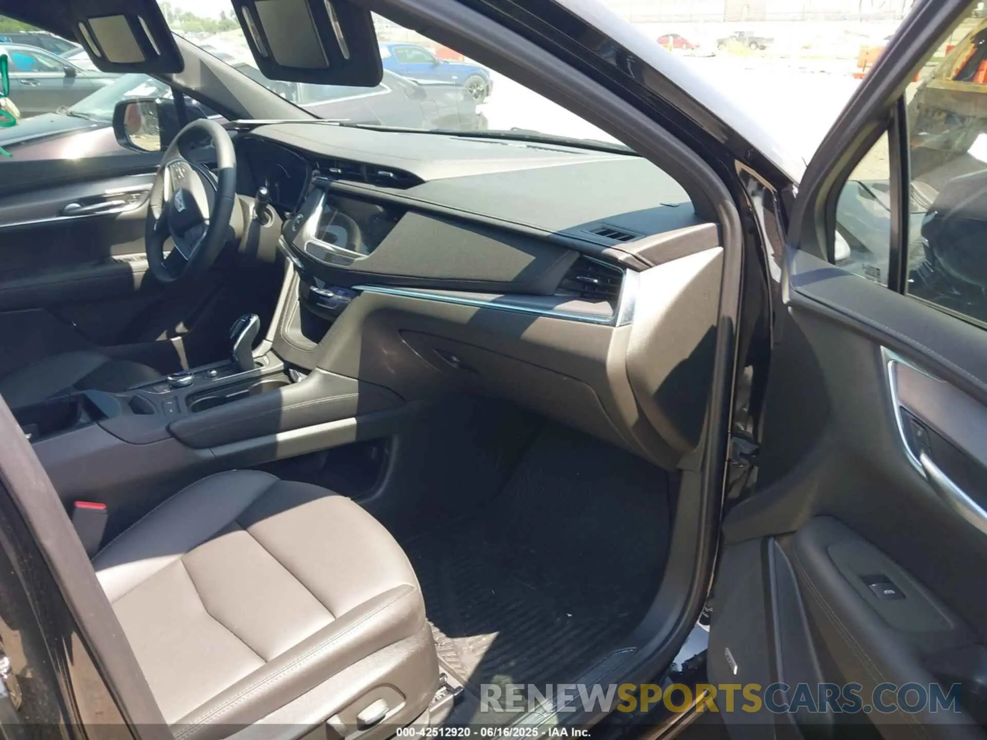 5 fotografías del automóvil dañado 1GYKNAR49SZ134097 CADILLAC XT5 2025