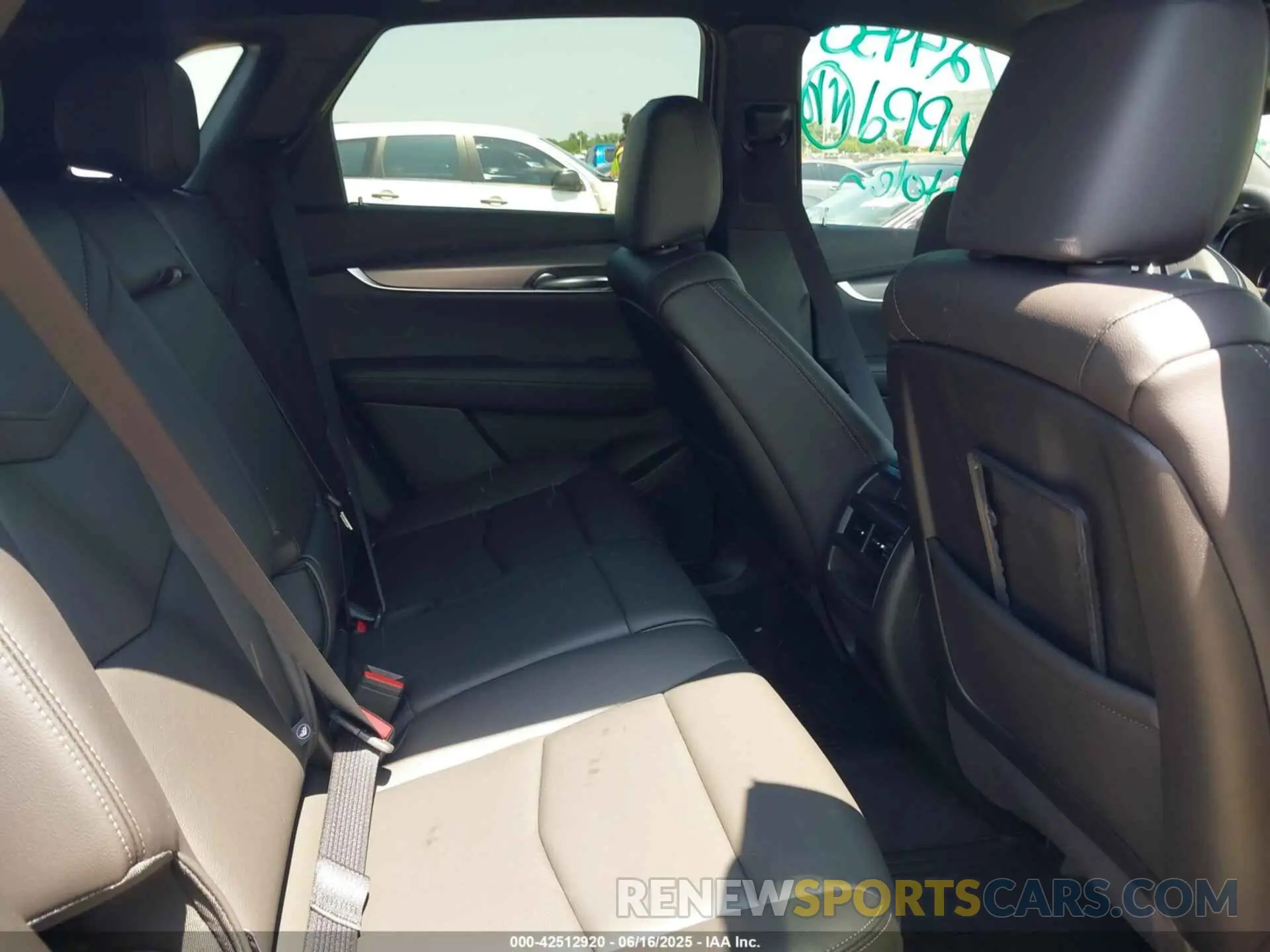 8 fotografías del automóvil dañado 1GYKNAR49SZ134097 CADILLAC XT5 2025