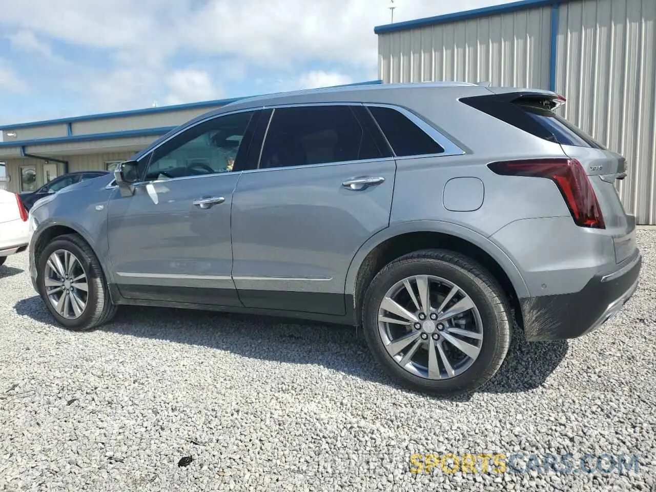 2 fotografías del automóvil dañado 1GYKNCR42SZ101857 CADILLAC XT5 2025