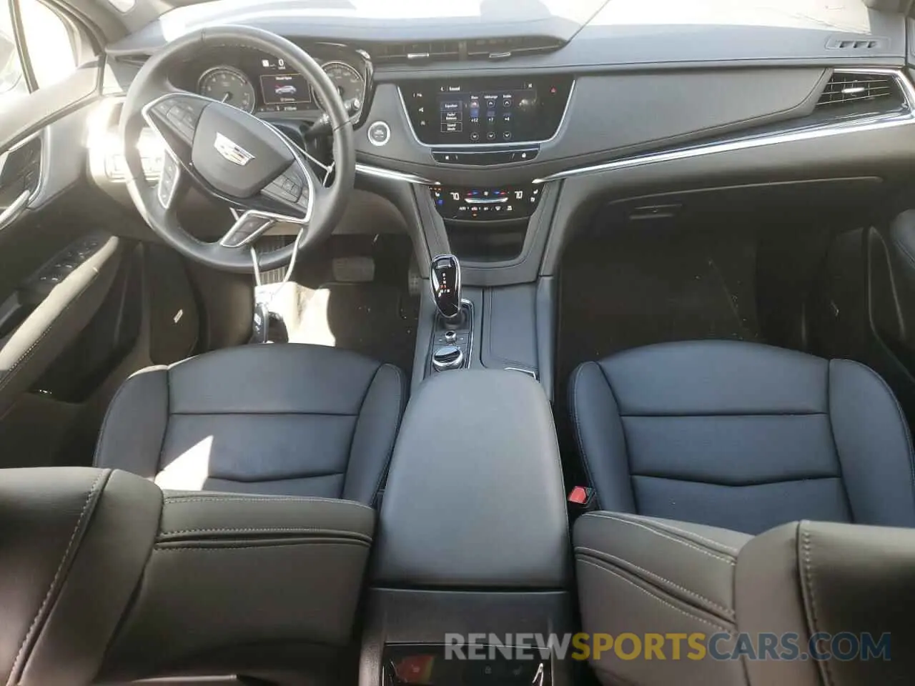 8 fotografías del automóvil dañado 1GYKNCR42SZ101857 CADILLAC XT5 2025