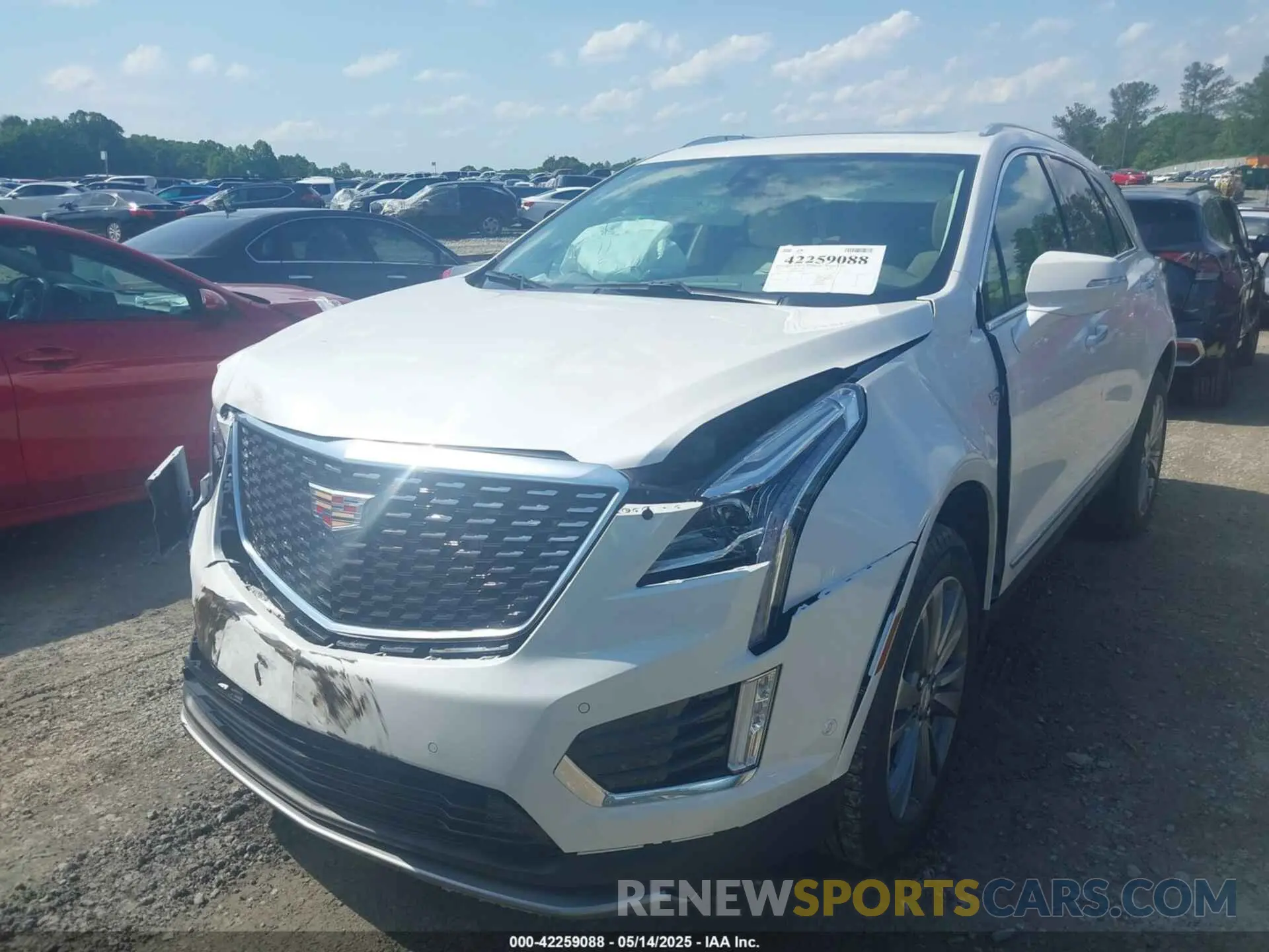 2 fotografías del automóvil dañado 1GYKNCRS0SZ132653 CADILLAC XT5 2025