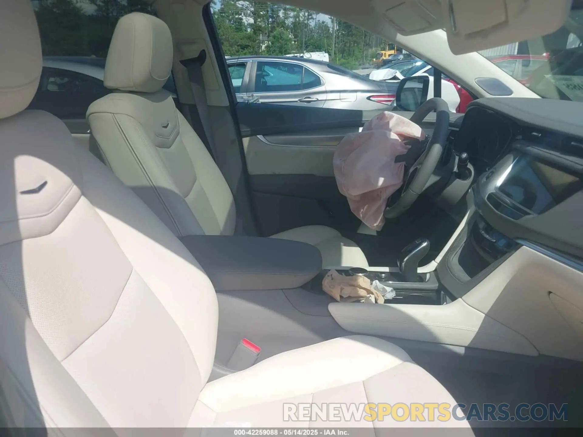 5 fotografías del automóvil dañado 1GYKNCRS0SZ132653 CADILLAC XT5 2025