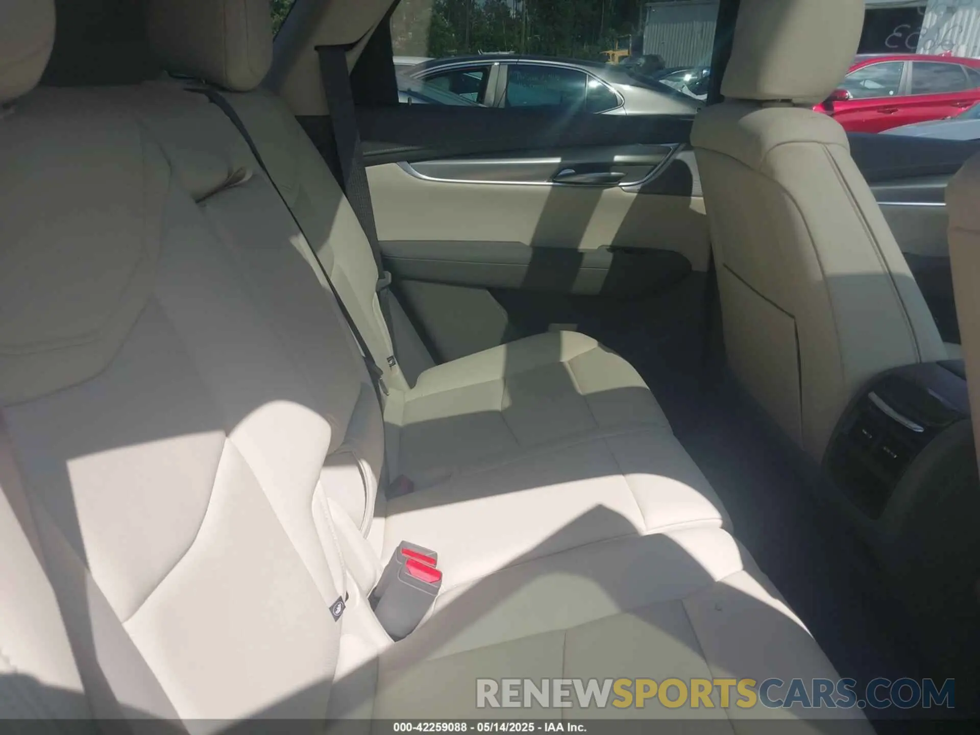 8 fotografías del automóvil dañado 1GYKNCRS0SZ132653 CADILLAC XT5 2025