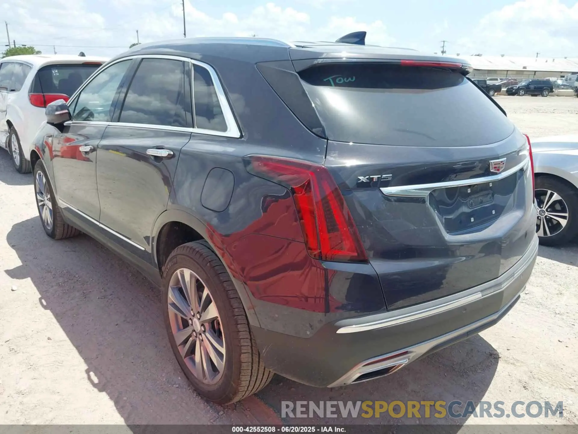 3 fotografías del automóvil dañado 1GYKNCRS2SZ119757 CADILLAC XT5 2025