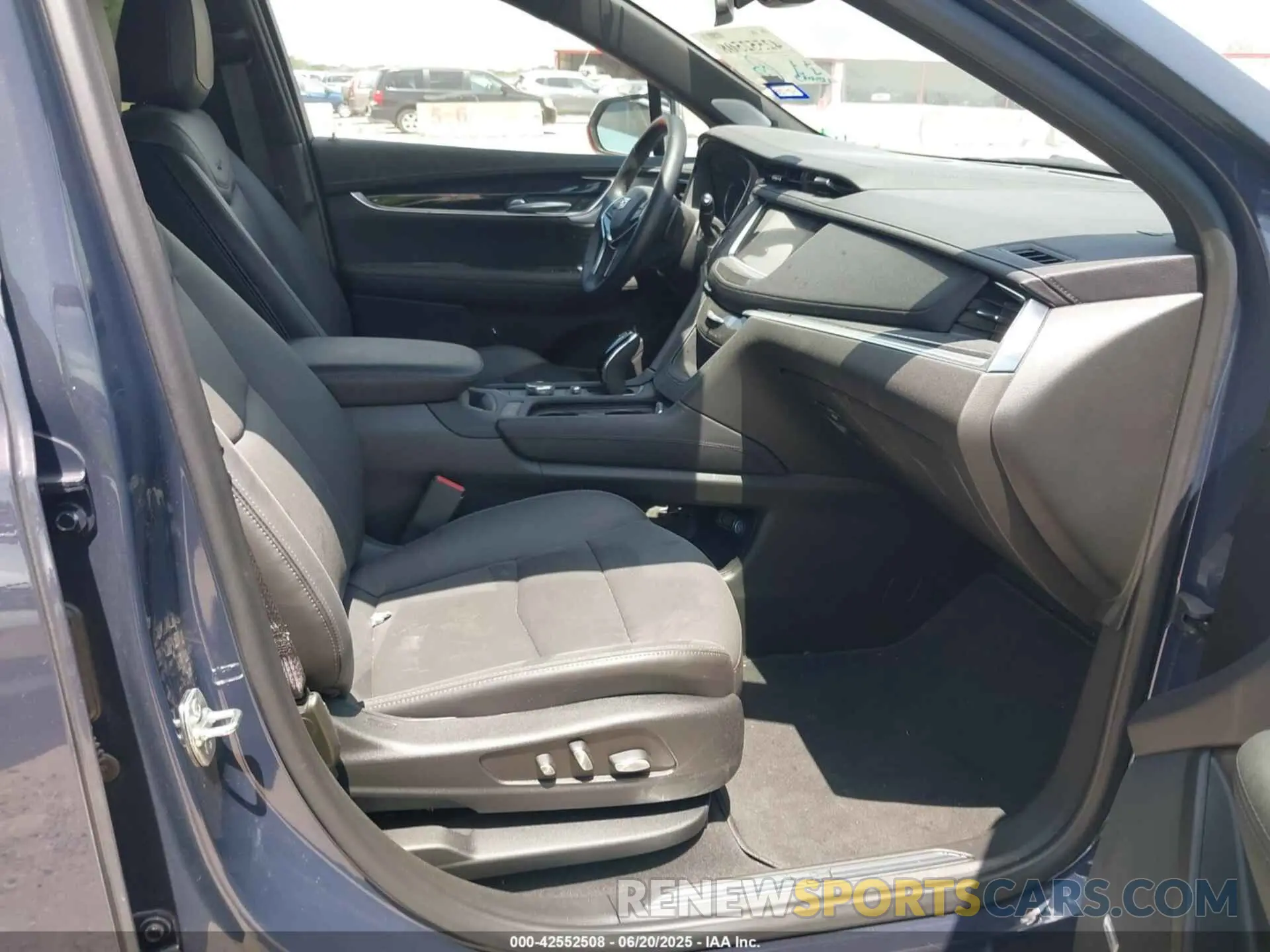 5 fotografías del automóvil dañado 1GYKNCRS2SZ119757 CADILLAC XT5 2025