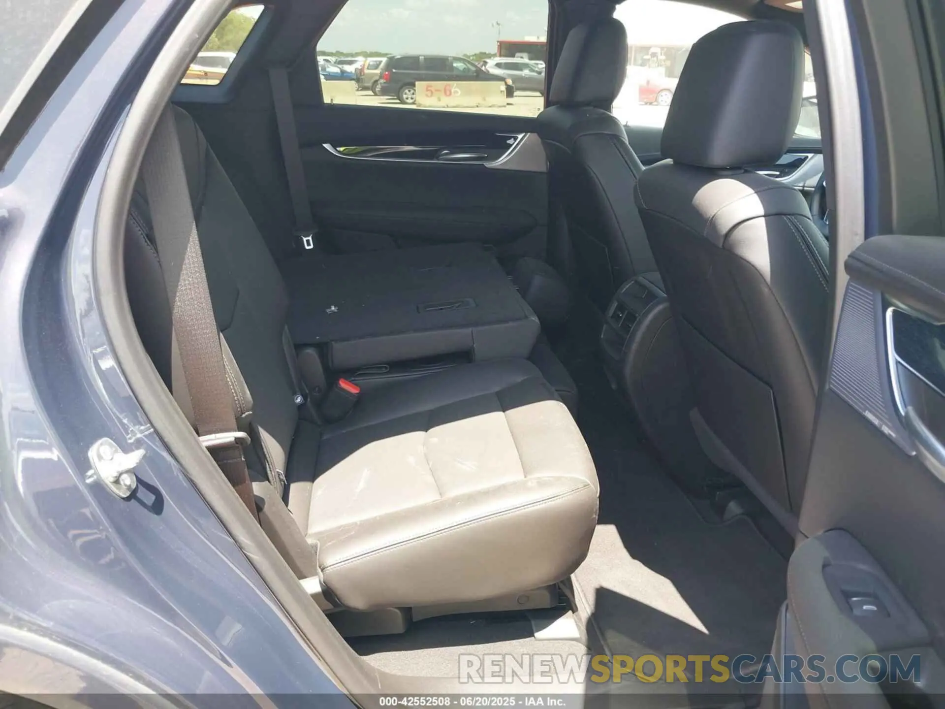 8 fotografías del automóvil dañado 1GYKNCRS2SZ119757 CADILLAC XT5 2025