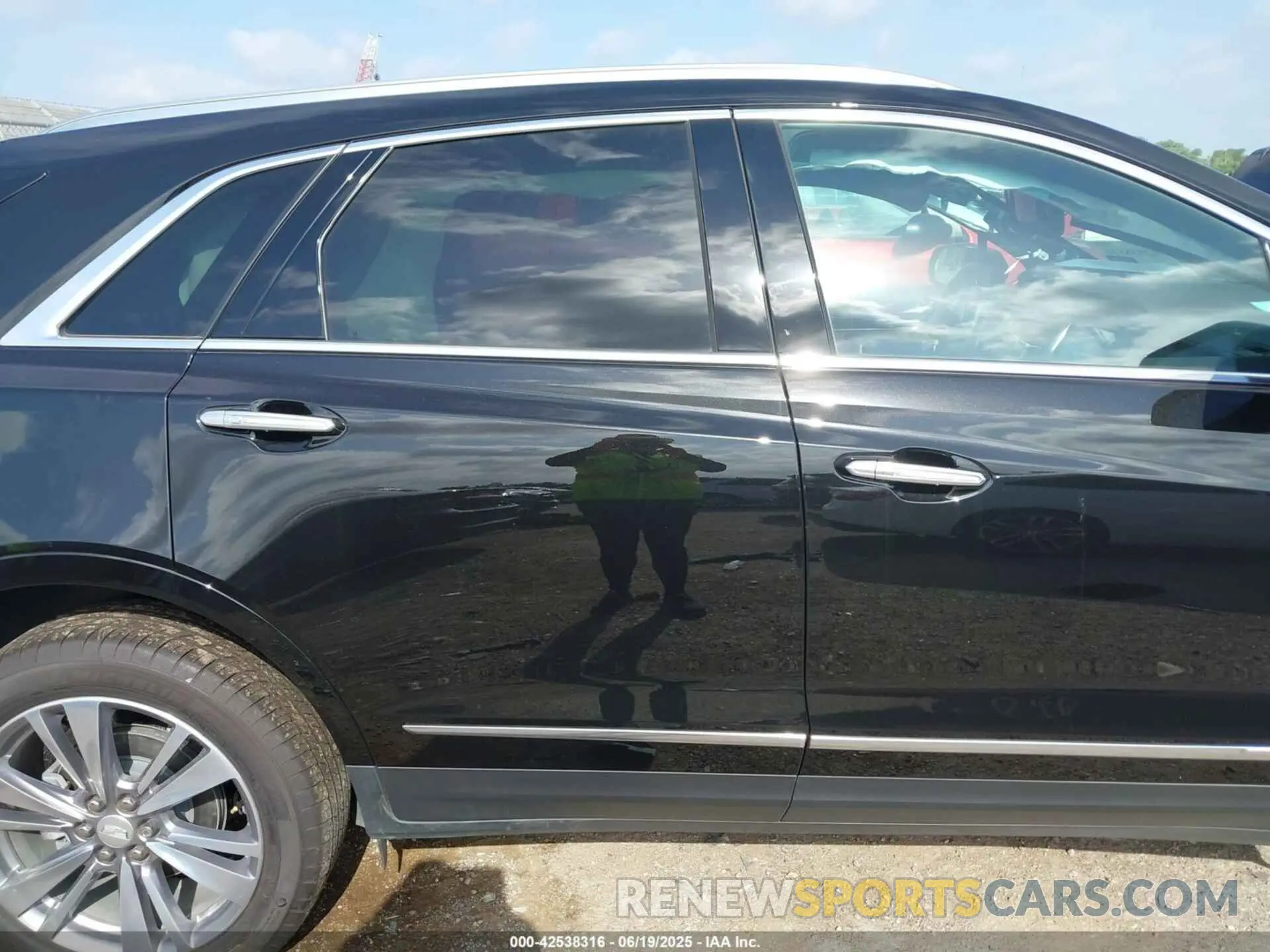 13 fotografías del automóvil dañado 1GYKNCRS8SZ110724 CADILLAC XT5 2025