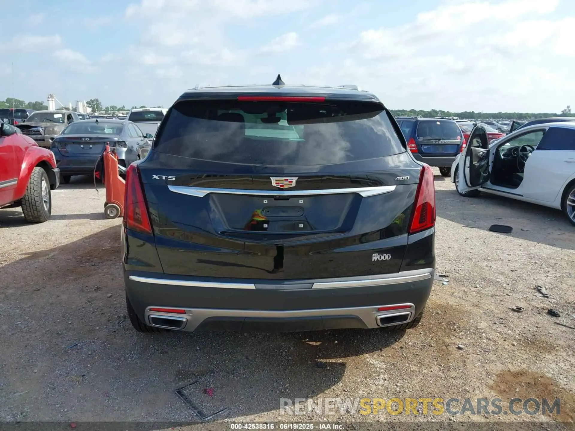 16 fotografías del automóvil dañado 1GYKNCRS8SZ110724 CADILLAC XT5 2025