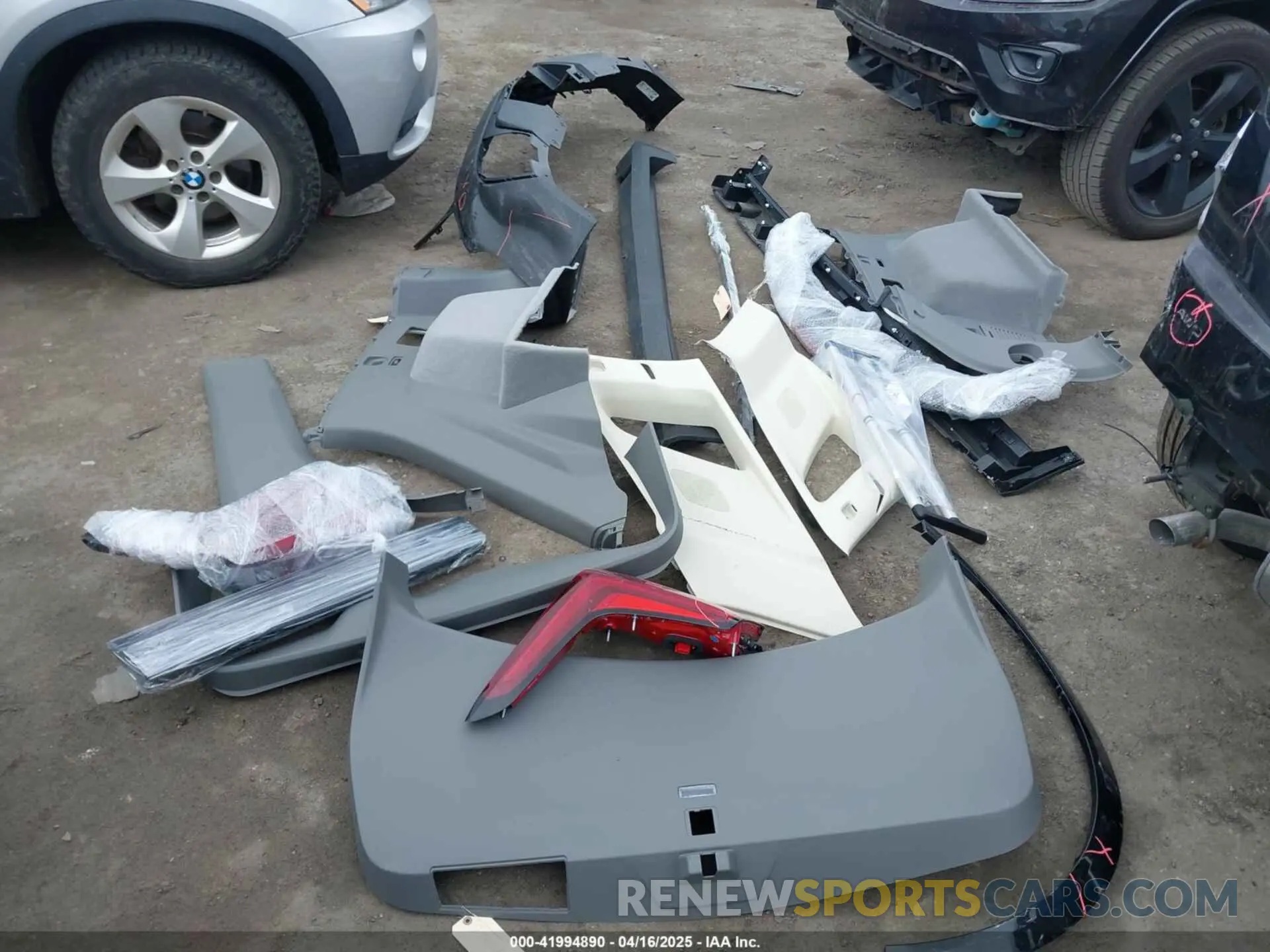 12 fotografías del automóvil dañado 1GYKNDRS2SZ114354 CADILLAC XT5 2025