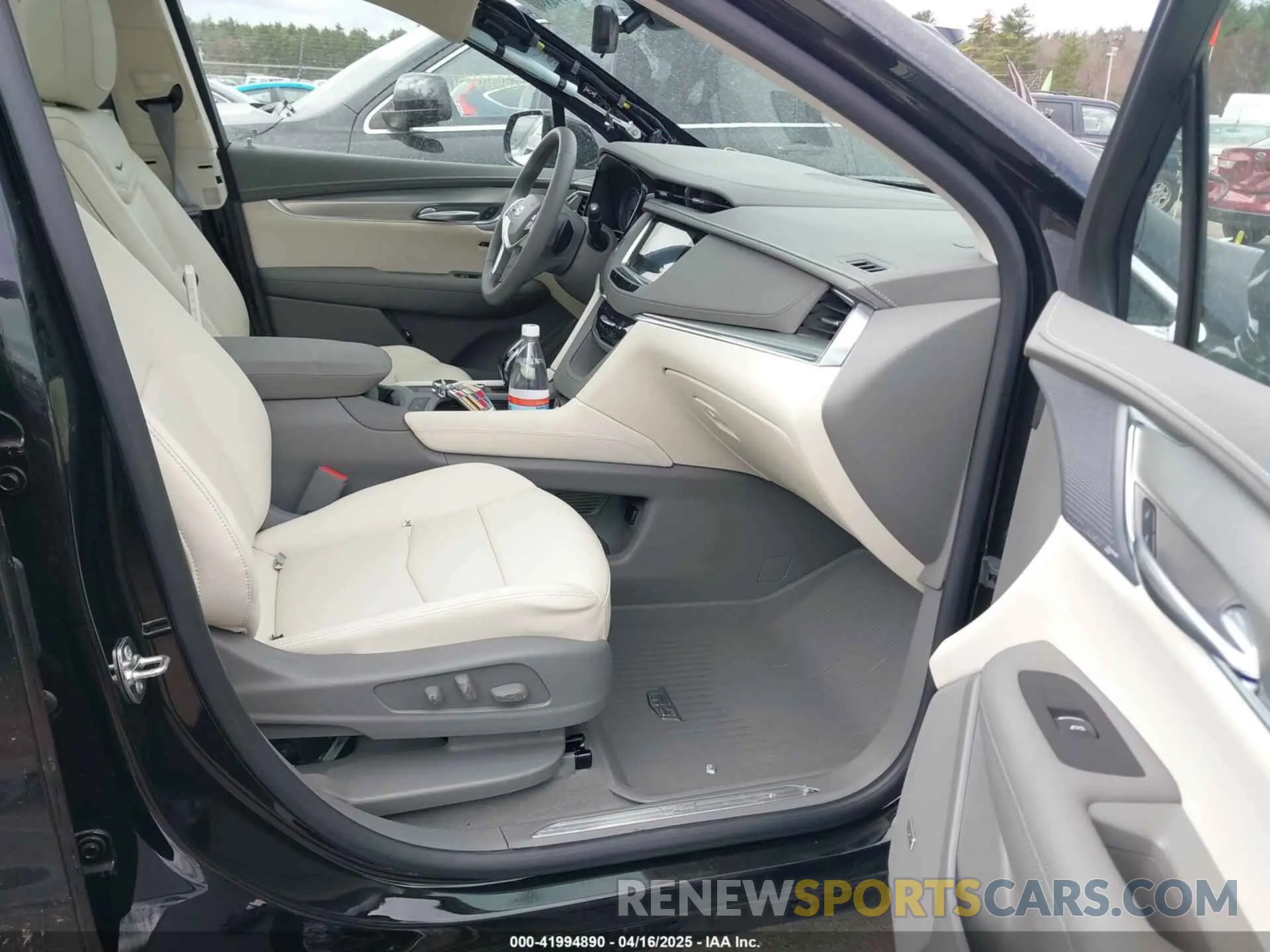 5 fotografías del automóvil dañado 1GYKNDRS2SZ114354 CADILLAC XT5 2025
