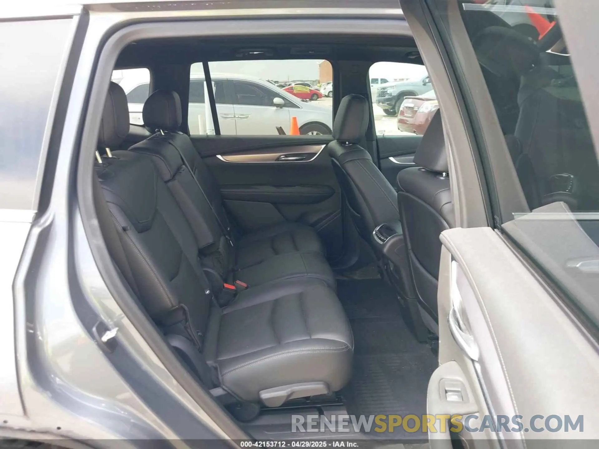 8 fotografías del automóvil dañado 1GYKPAR43NZ120470 CADILLAC XT6 2022