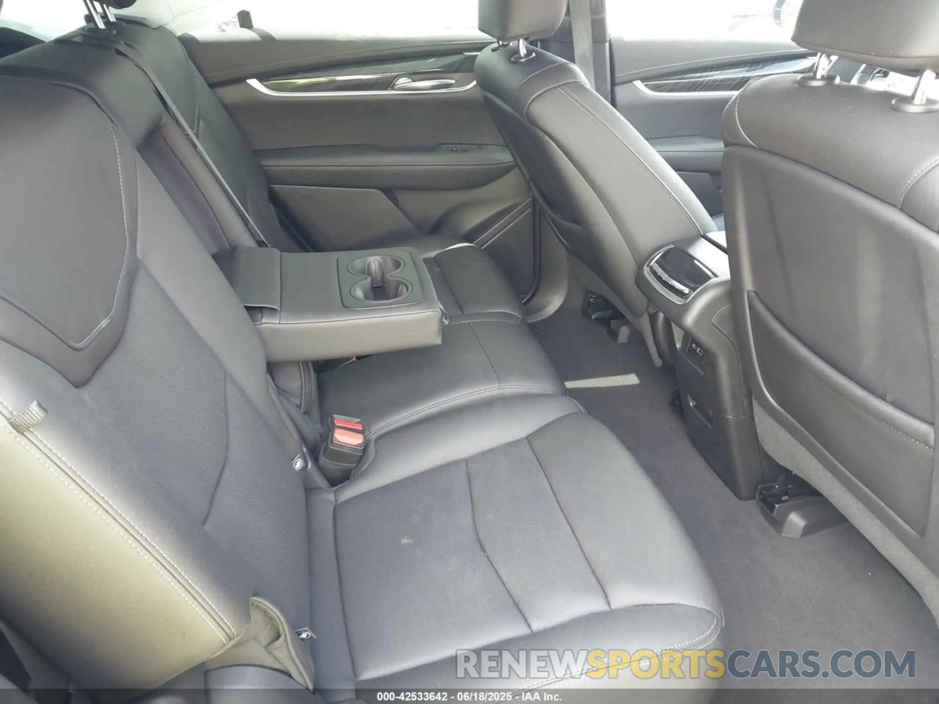8 fotografías del automóvil dañado 1GYKPCRS4NZ145145 CADILLAC XT6 2022