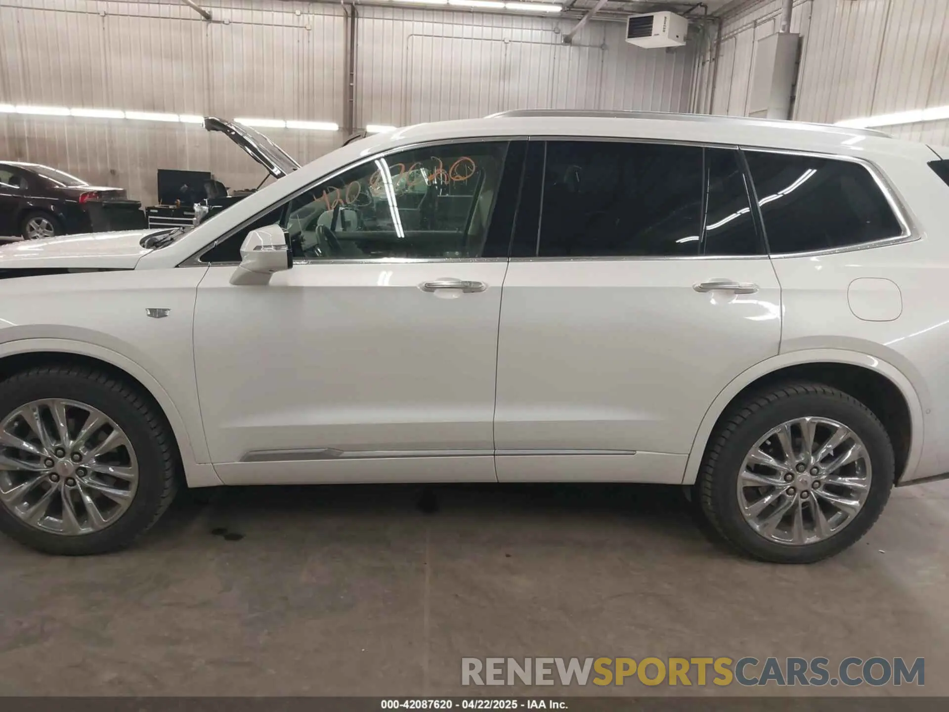 15 fotografías del automóvil dañado 1GYKPDRS3NZ131095 CADILLAC XT6 2022