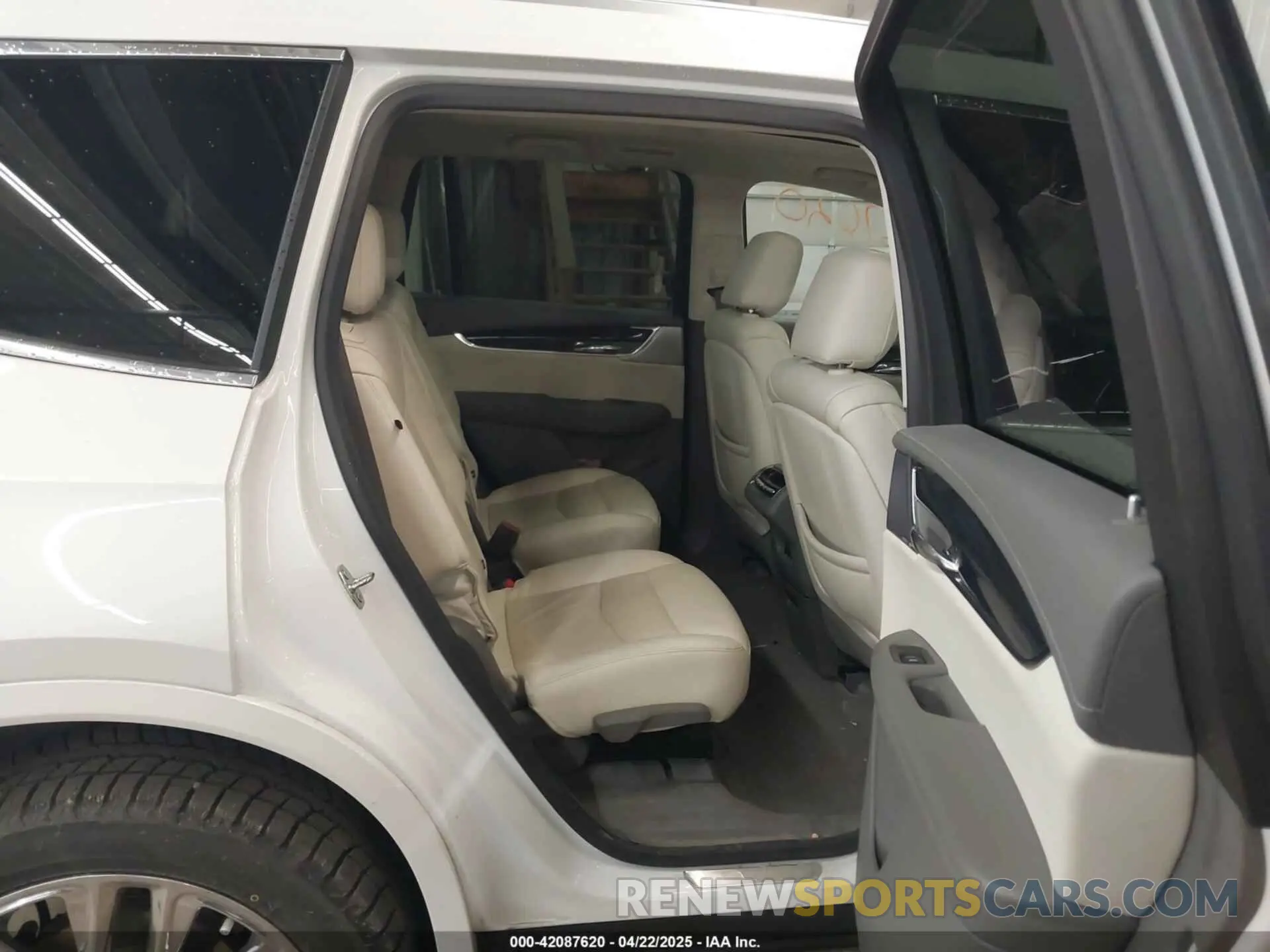 8 fotografías del automóvil dañado 1GYKPDRS3NZ131095 CADILLAC XT6 2022