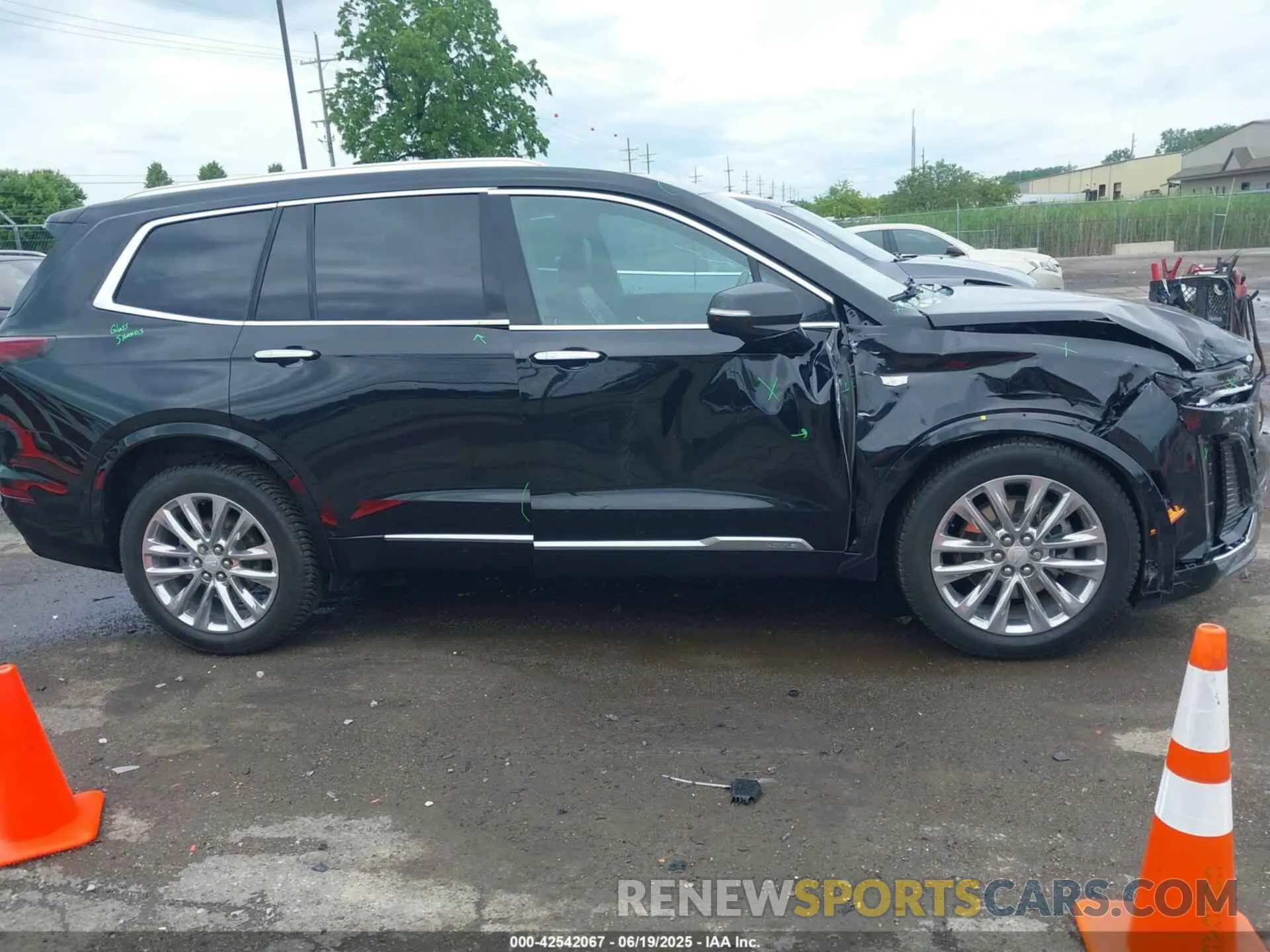 13 fotografías del automóvil dañado 1GYKPDRS6NZ156380 CADILLAC XT6 2022