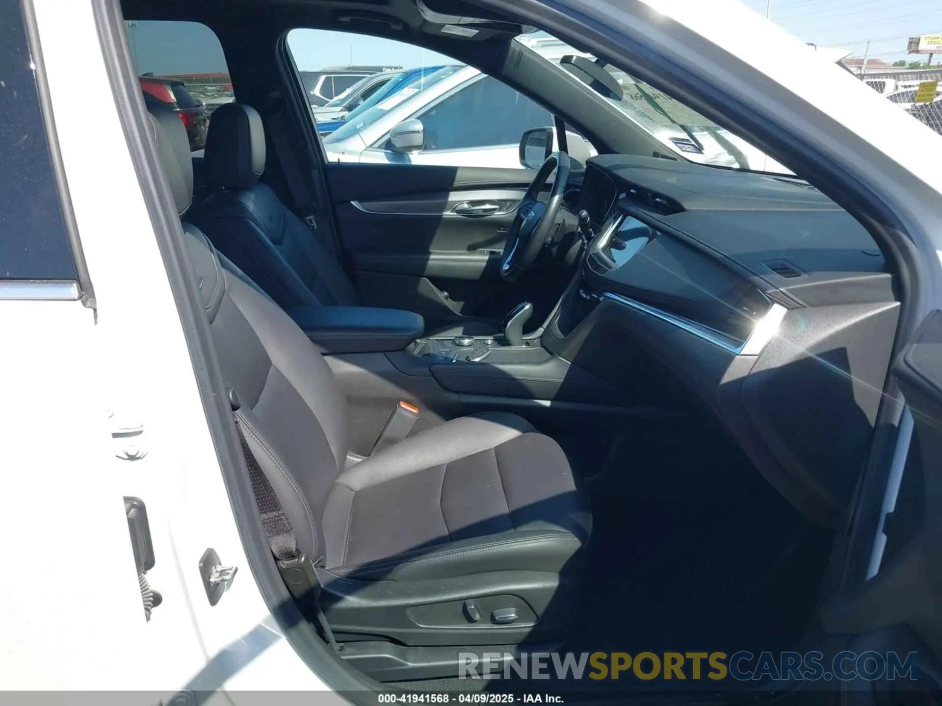5 fotografías del automóvil dañado 1GYKPAR40PZ136841 CADILLAC XT6 2023