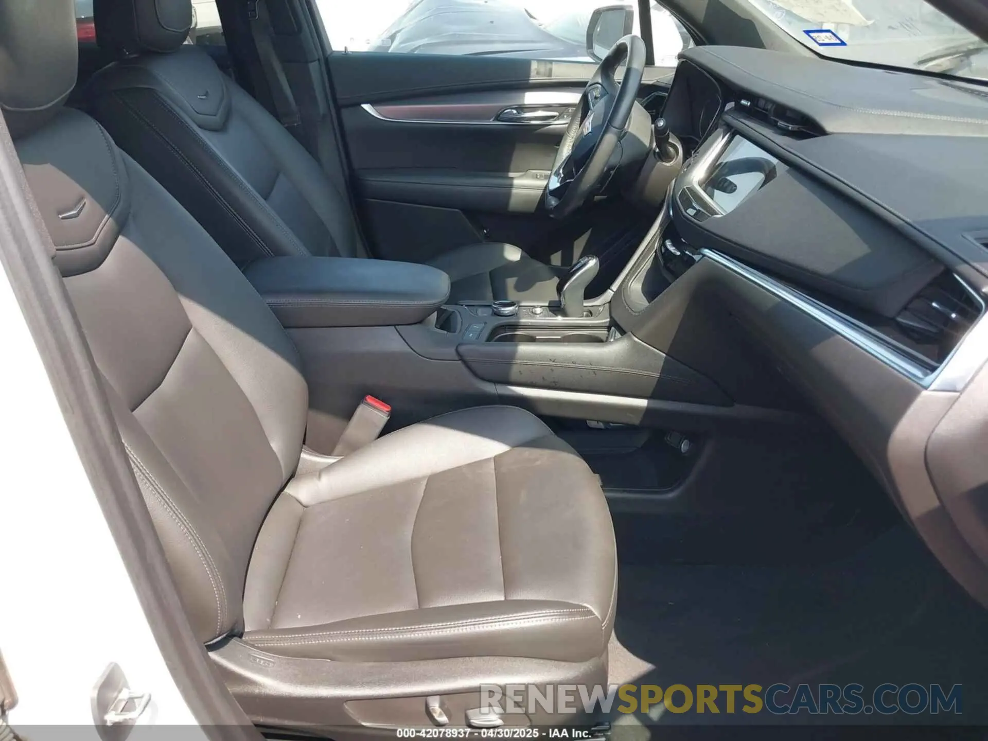 5 fotografías del automóvil dañado 1GYKPAR4XPZ182533 CADILLAC XT6 2023