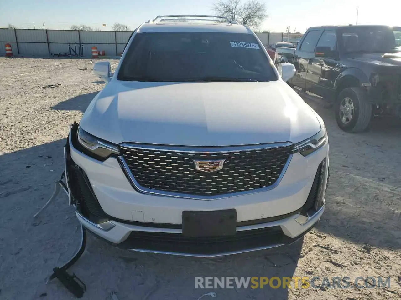 5 fotografías del automóvil dañado 1GYKPCRS5PZ142516 CADILLAC XT6 2023