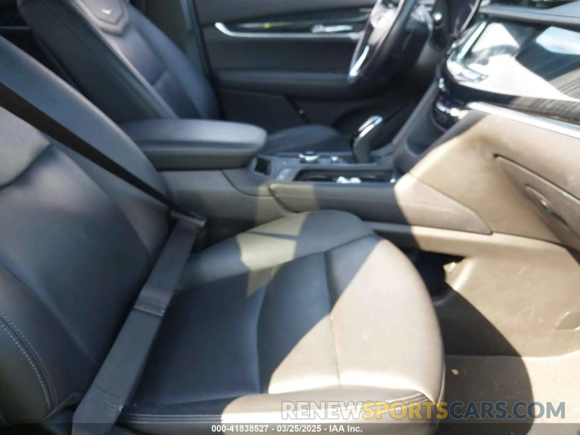 5 fotografías del automóvil dañado 1GYKPDRS8PZ153838 CADILLAC XT6 2023