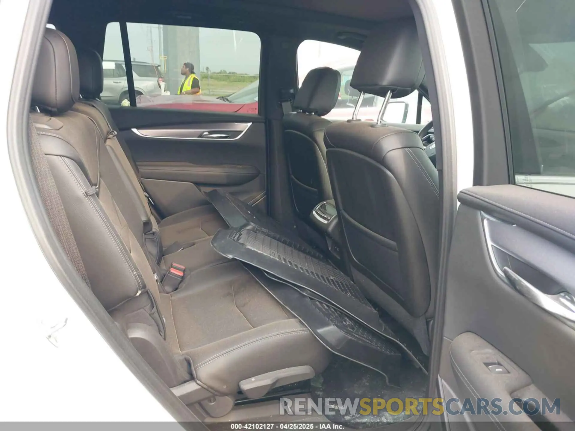 8 fotografías del automóvil dañado 1GYKPAR48RZ741421 CADILLAC XT6 2024