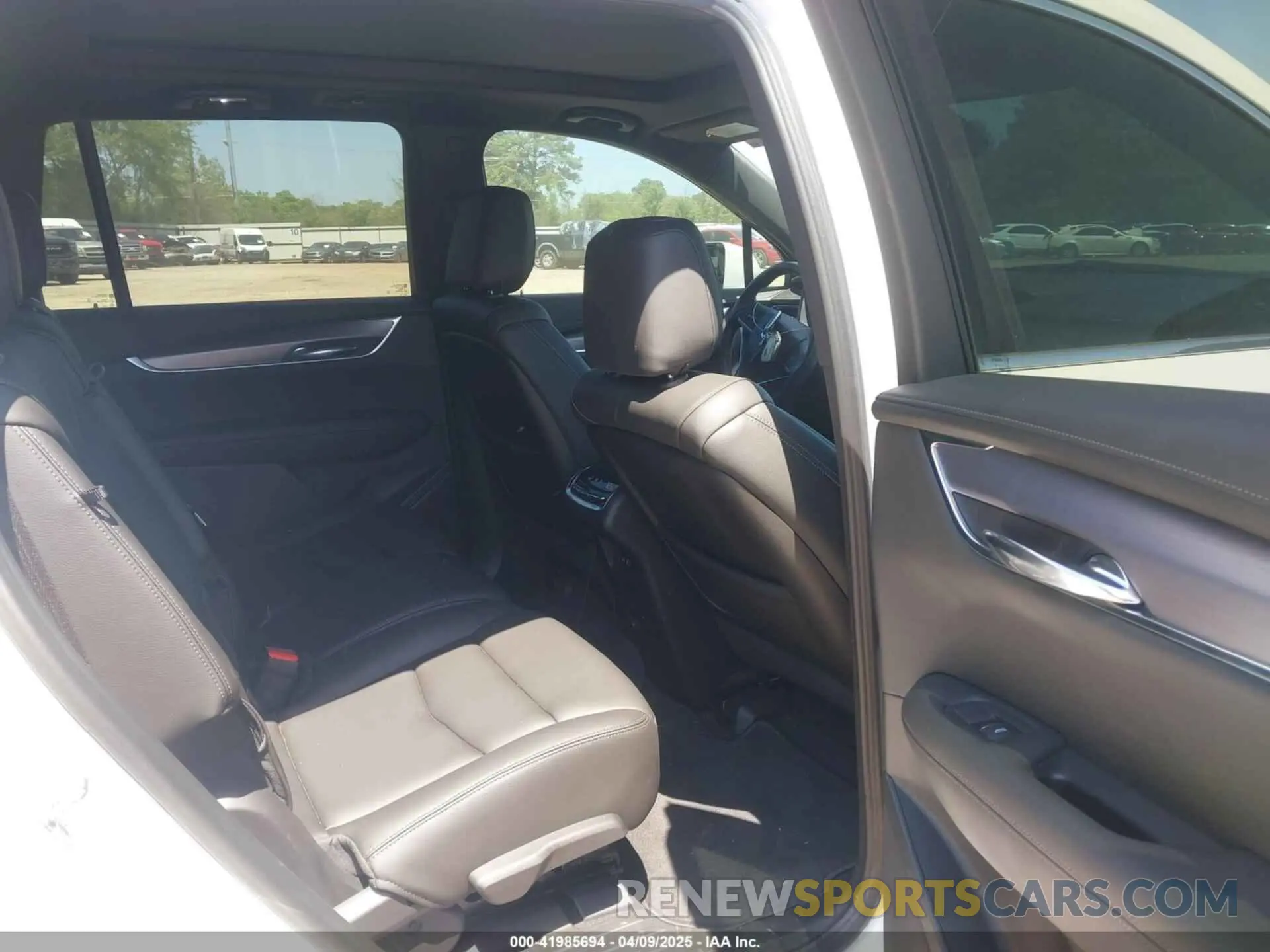 8 fotografías del automóvil dañado 1GYKPAR49RZ739032 CADILLAC XT6 2024