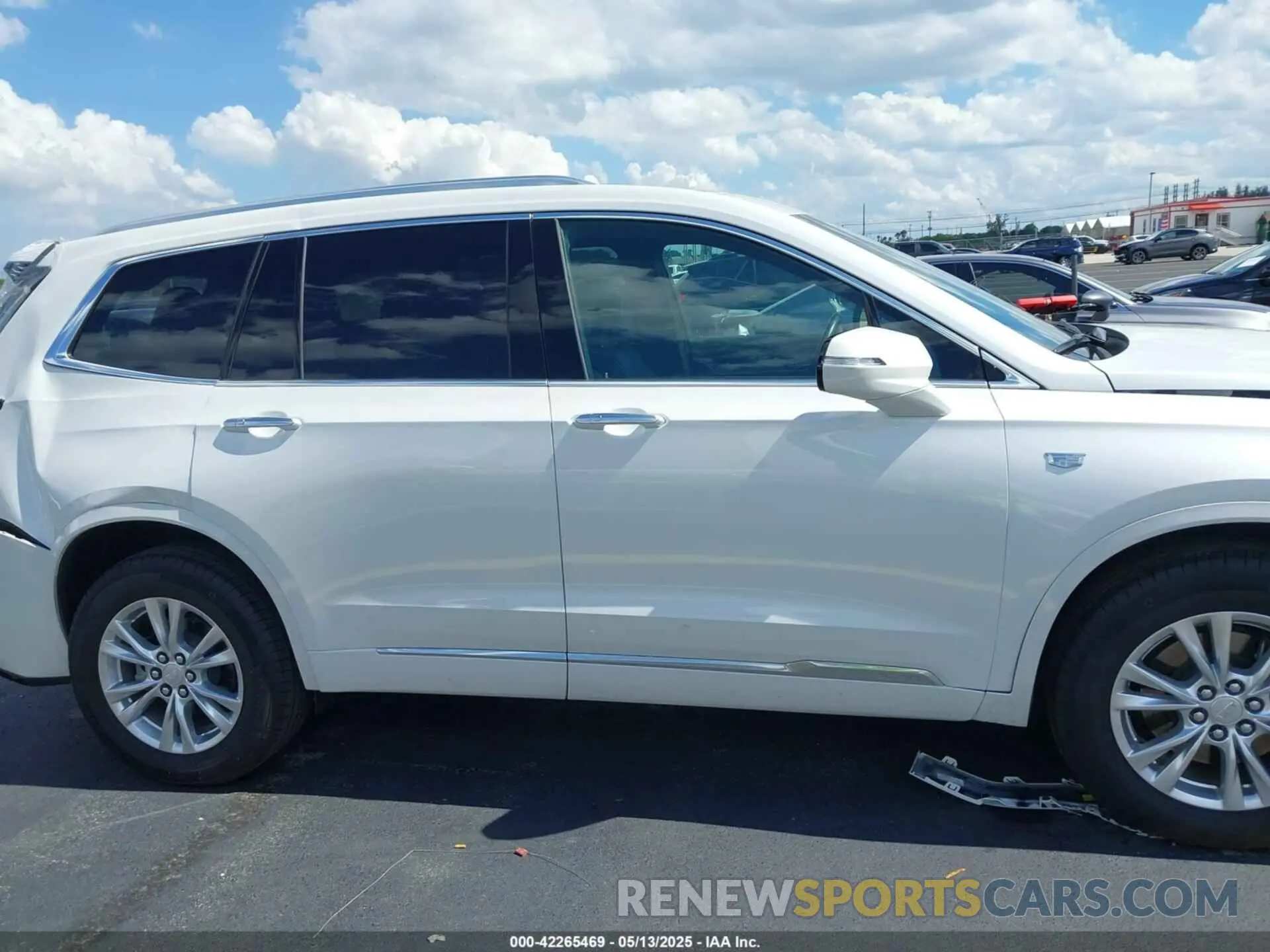 12 fotografías del automóvil dañado 1GYKPBR4XRZ742186 CADILLAC XT6 2024