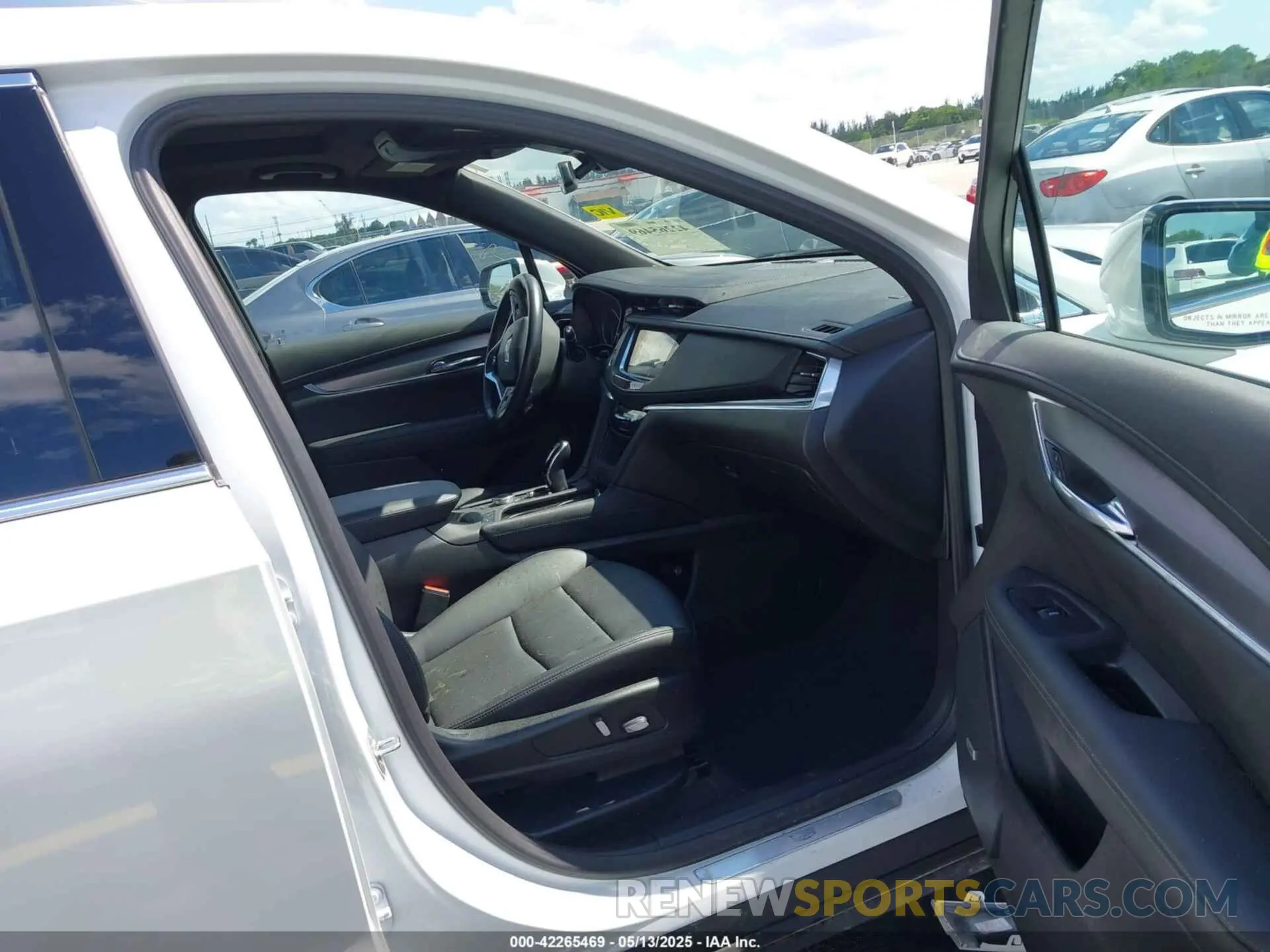 5 fotografías del automóvil dañado 1GYKPBR4XRZ742186 CADILLAC XT6 2024
