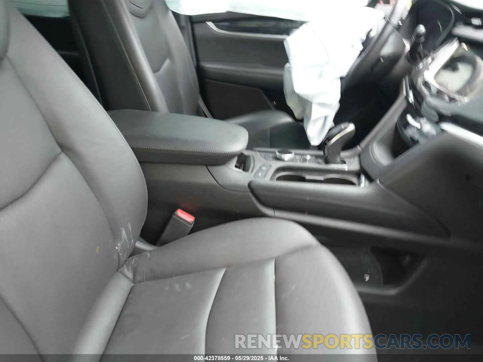 5 fotografías del automóvil dañado 1GYKPDRSXRZ724989 CADILLAC XT6 2024