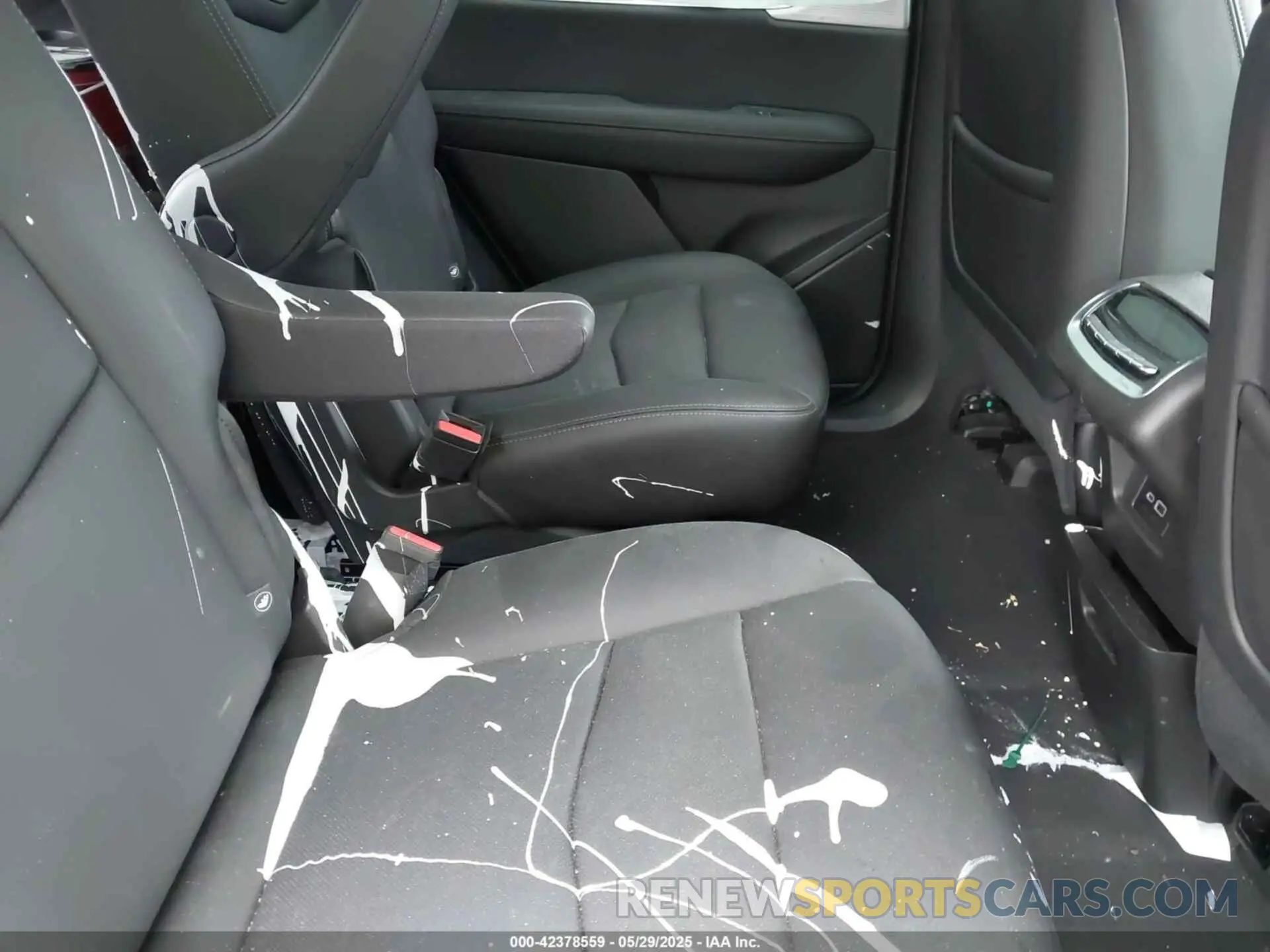 8 fotografías del automóvil dañado 1GYKPDRSXRZ724989 CADILLAC XT6 2024