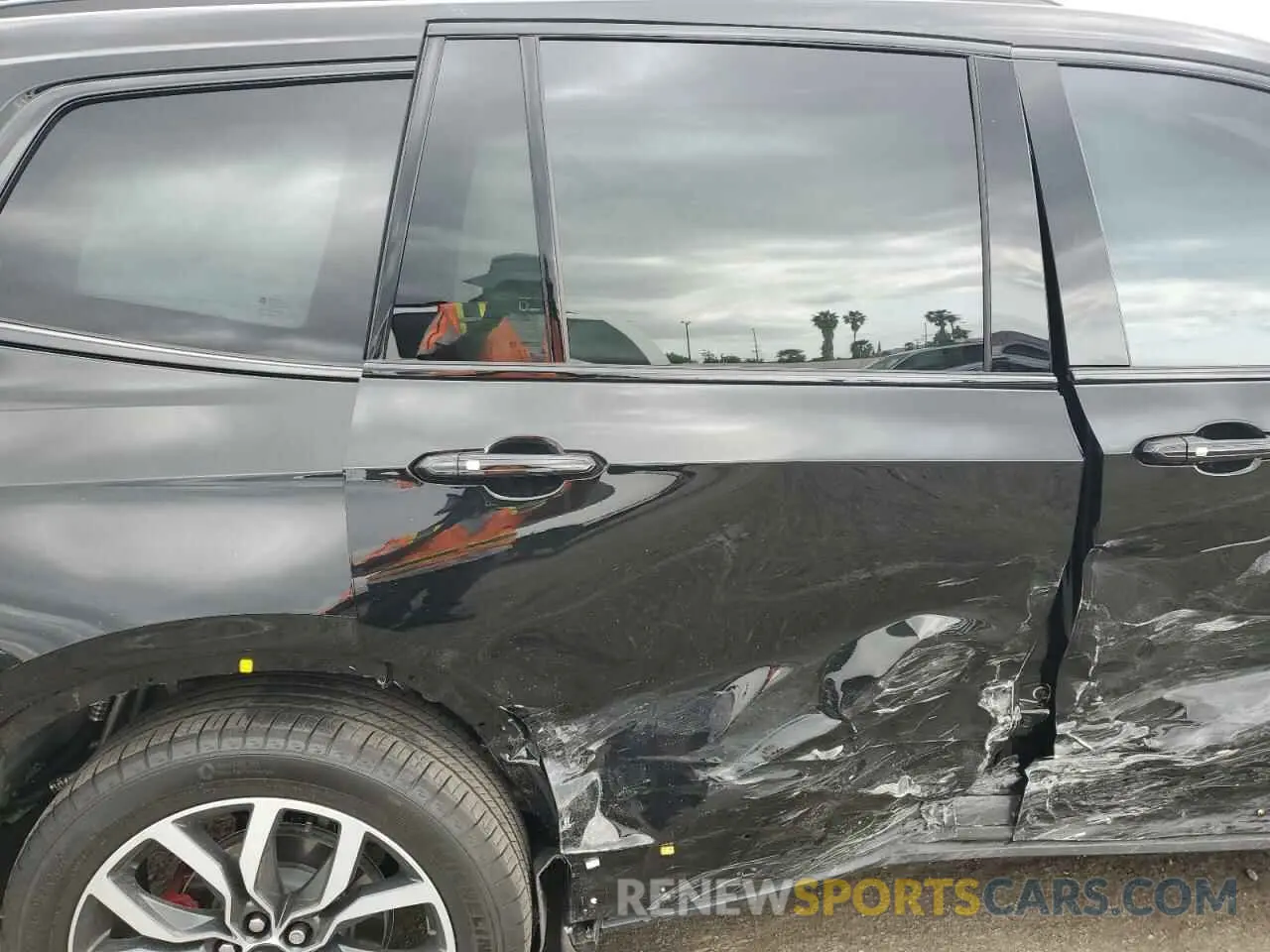 11 fotografías del automóvil dañado 1GYKPHRS2RZ709409 CADILLAC XT6 2024