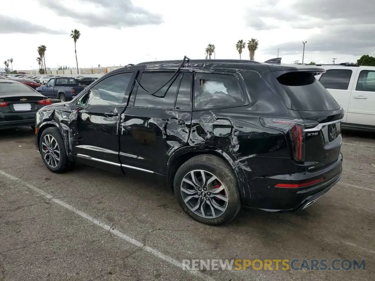 2 fotografías del automóvil dañado 1GYKPHRS2RZ709409 CADILLAC XT6 2024