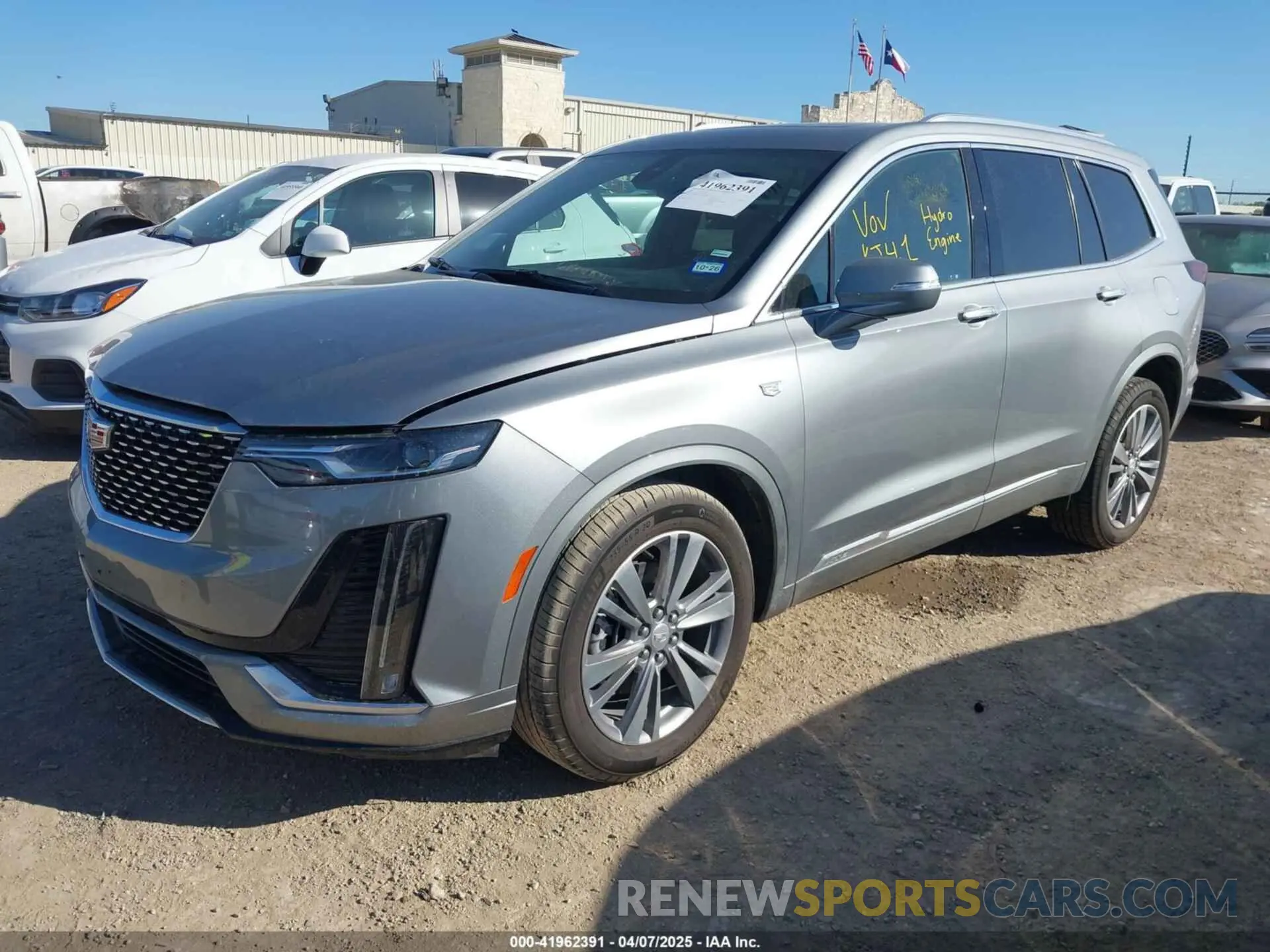 2 fotografías del automóvil dañado 1GYKPCRS3SZ118384 CADILLAC XT6 2025