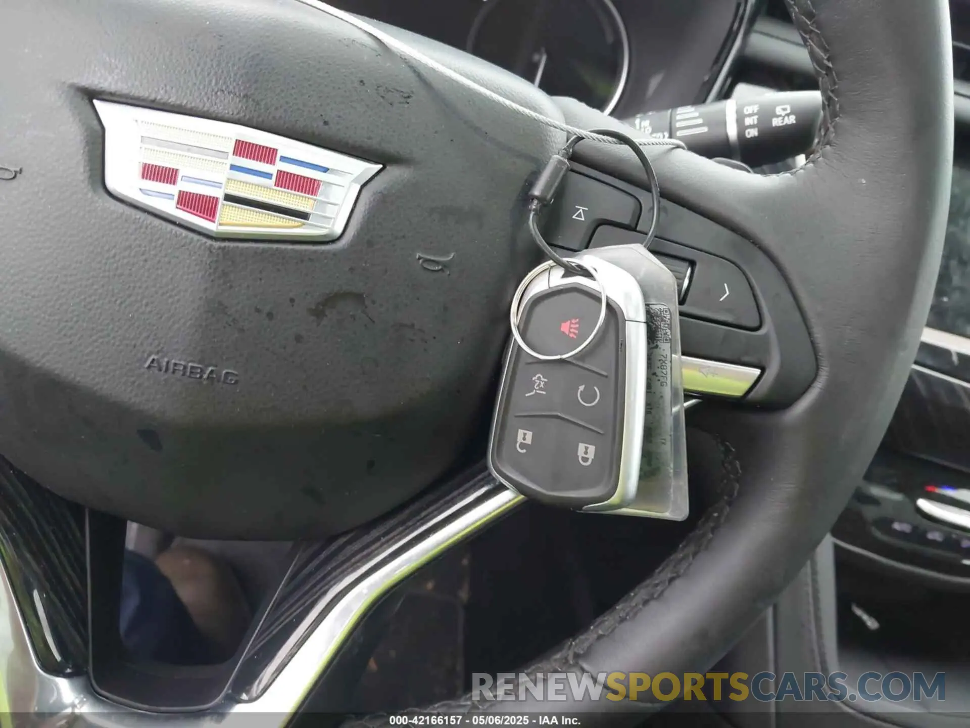 11 fotografías del automóvil dañado 1GYKPCRS3SZ120054 CADILLAC XT6 2025