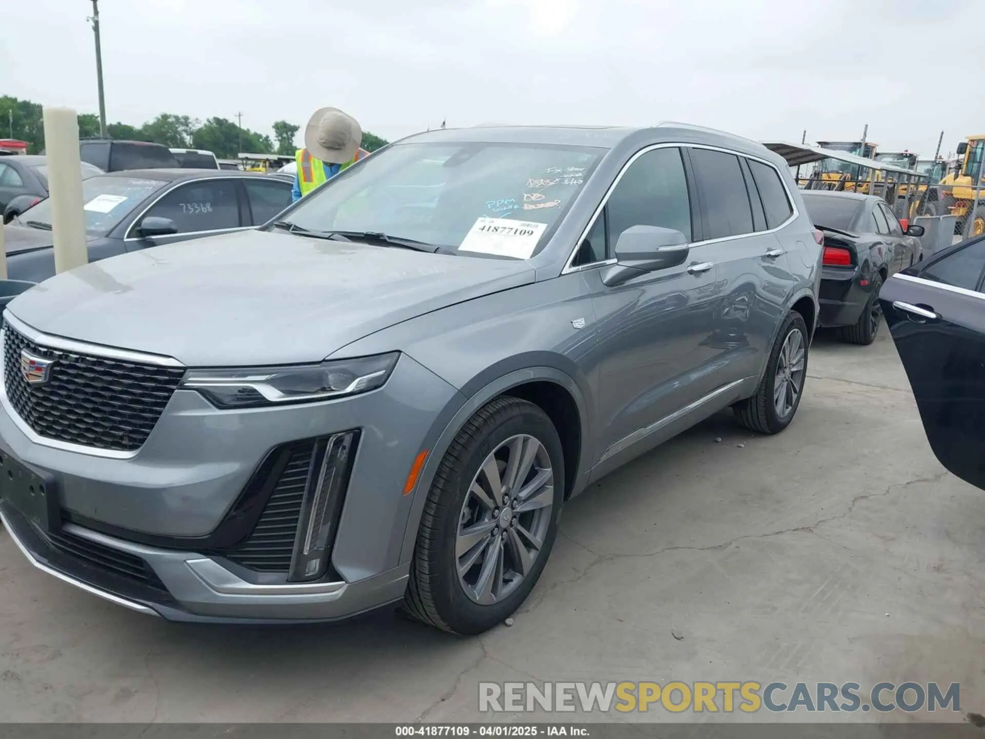 2 fotografías del automóvil dañado 1GYKPCRS4SZ119978 CADILLAC XT6 2025