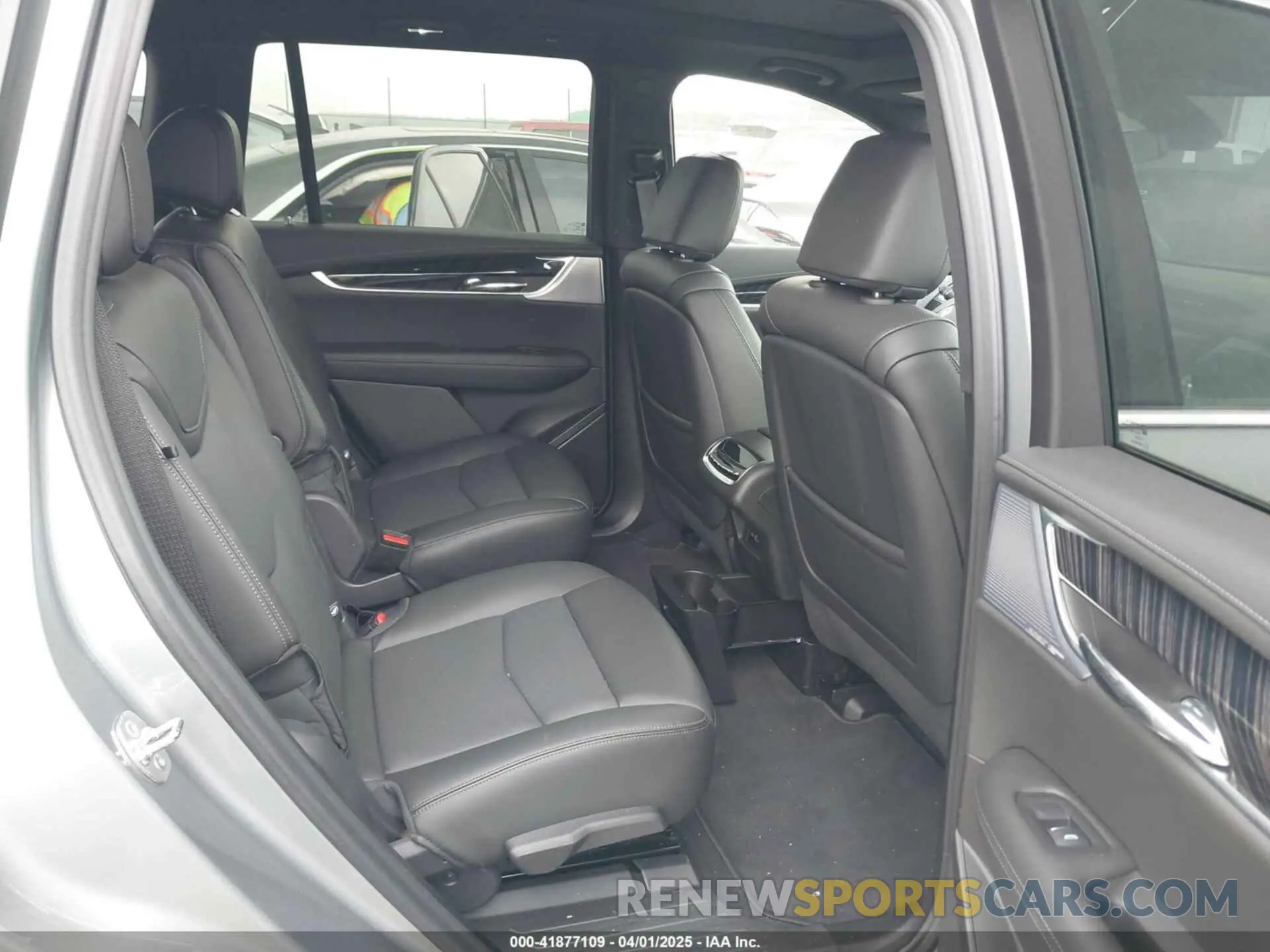 8 fotografías del automóvil dañado 1GYKPCRS4SZ119978 CADILLAC XT6 2025