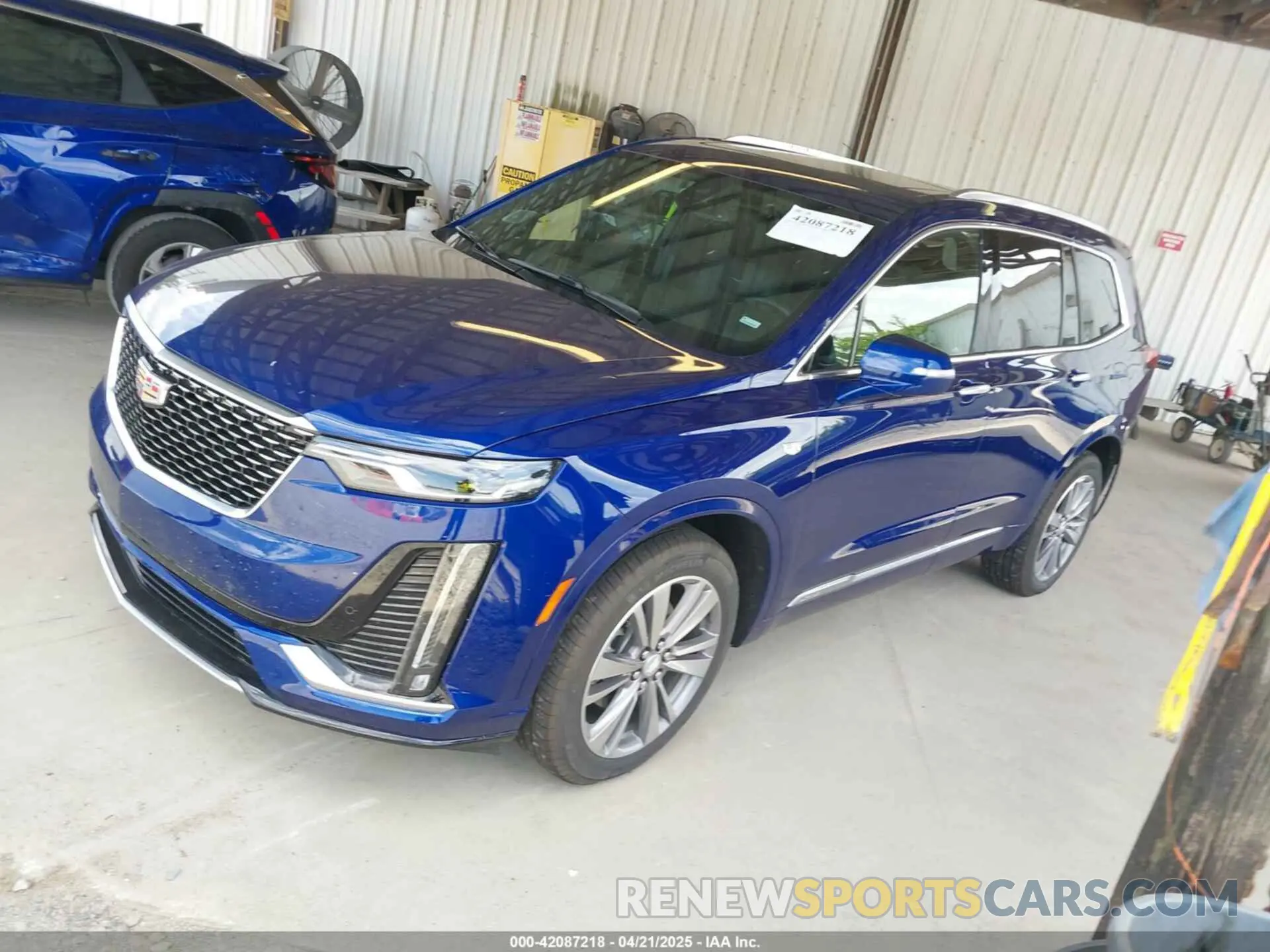 2 fotografías del automóvil dañado 1GYKPCRS5SZ119357 CADILLAC XT6 2025