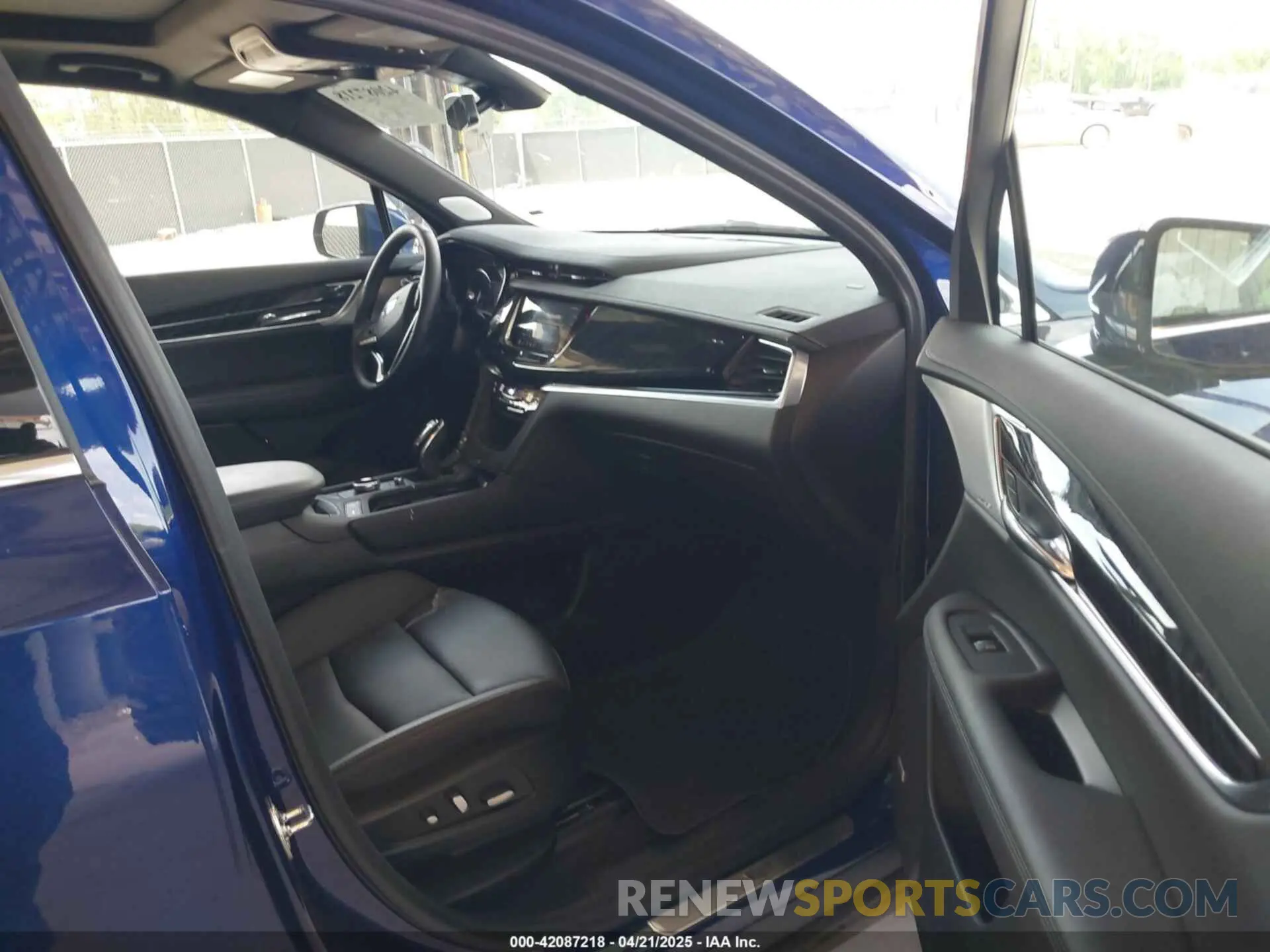 5 fotografías del automóvil dañado 1GYKPCRS5SZ119357 CADILLAC XT6 2025