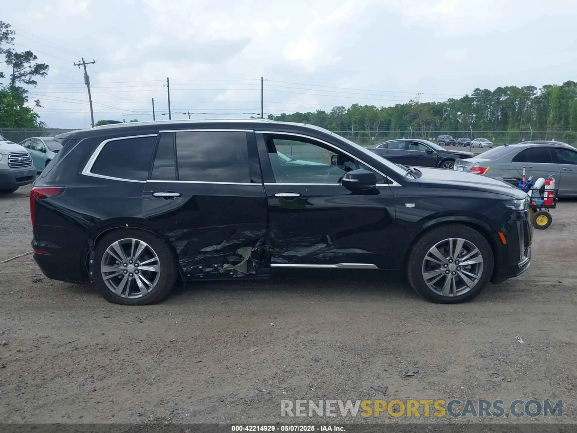 13 fotografías del automóvil dañado 1GYKPCRS7SZ121871 CADILLAC XT6 2025