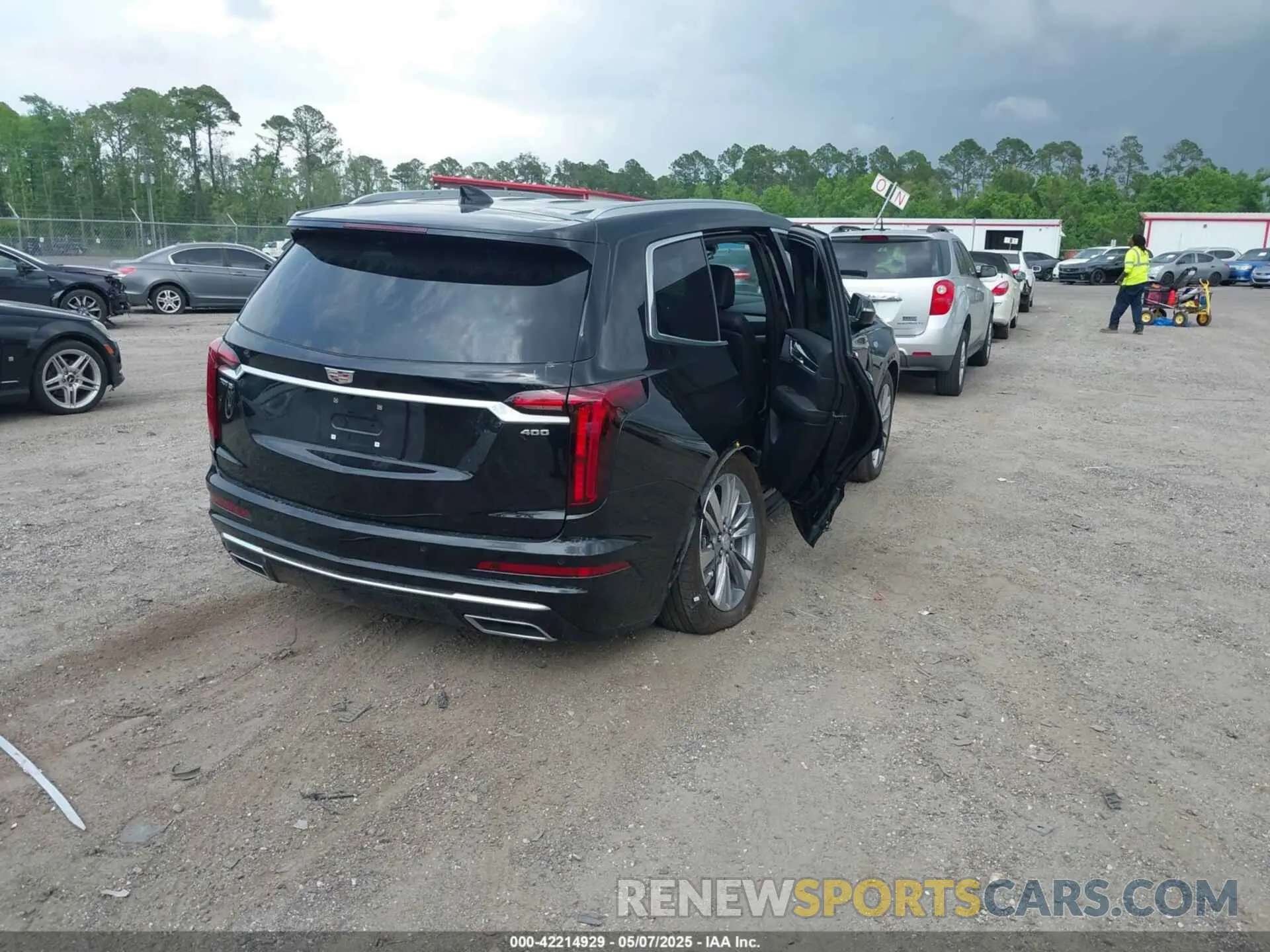 4 fotografías del automóvil dañado 1GYKPCRS7SZ121871 CADILLAC XT6 2025