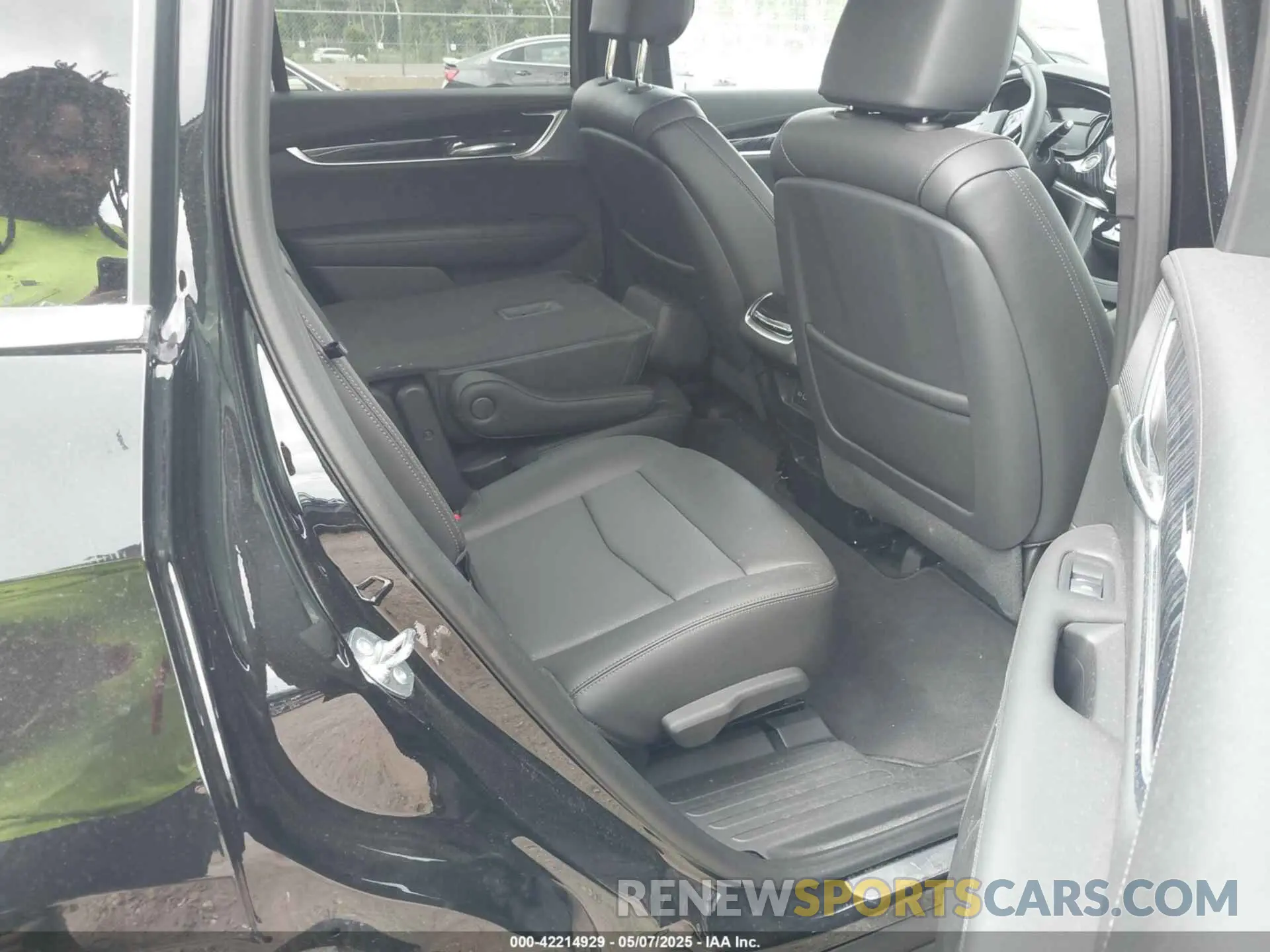 8 fotografías del automóvil dañado 1GYKPCRS7SZ121871 CADILLAC XT6 2025