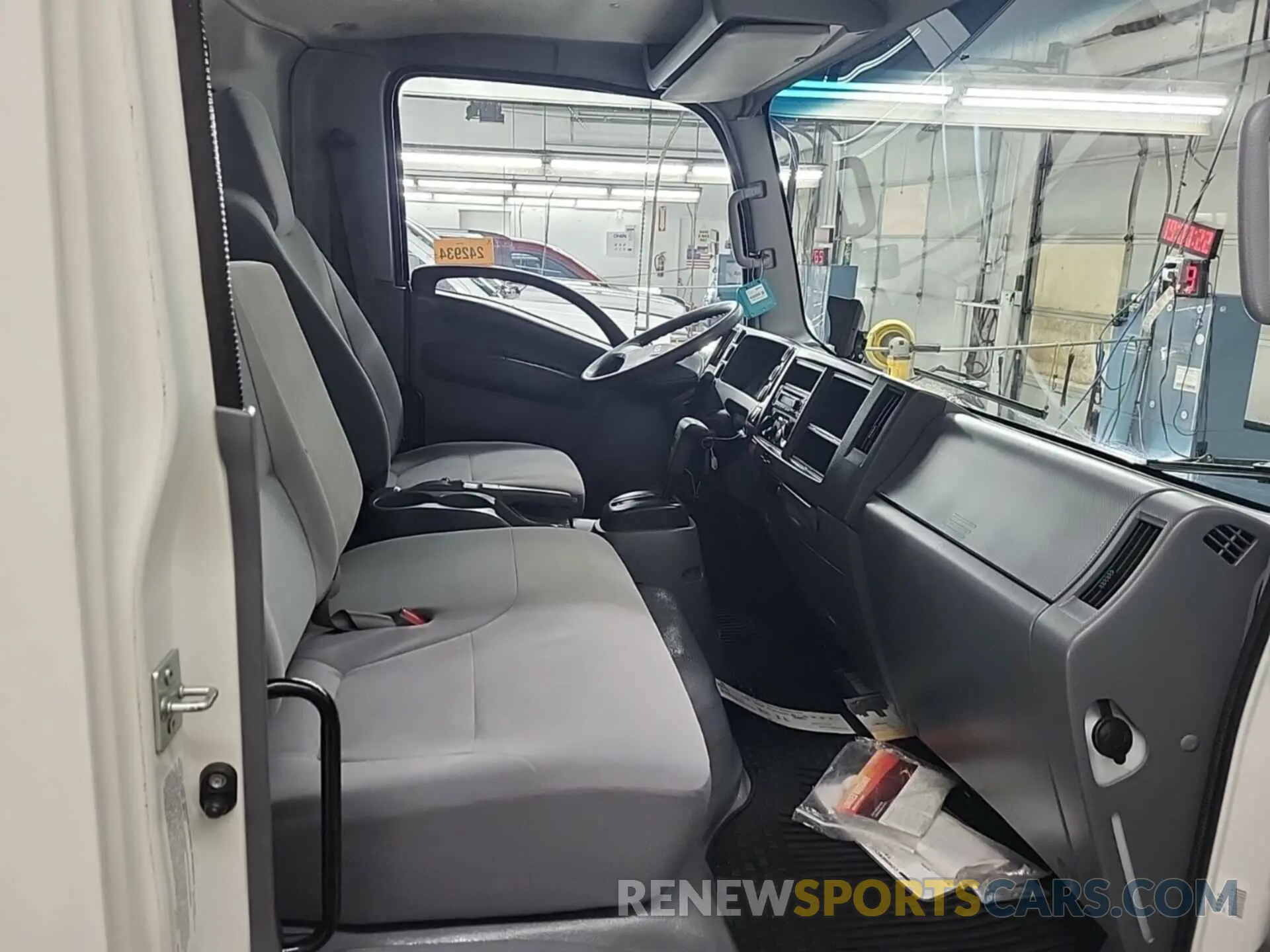 27 fotografías del automóvil dañado 54DCDW1B7KS809504 CHEVROLET 4500 LCF GAS 2019