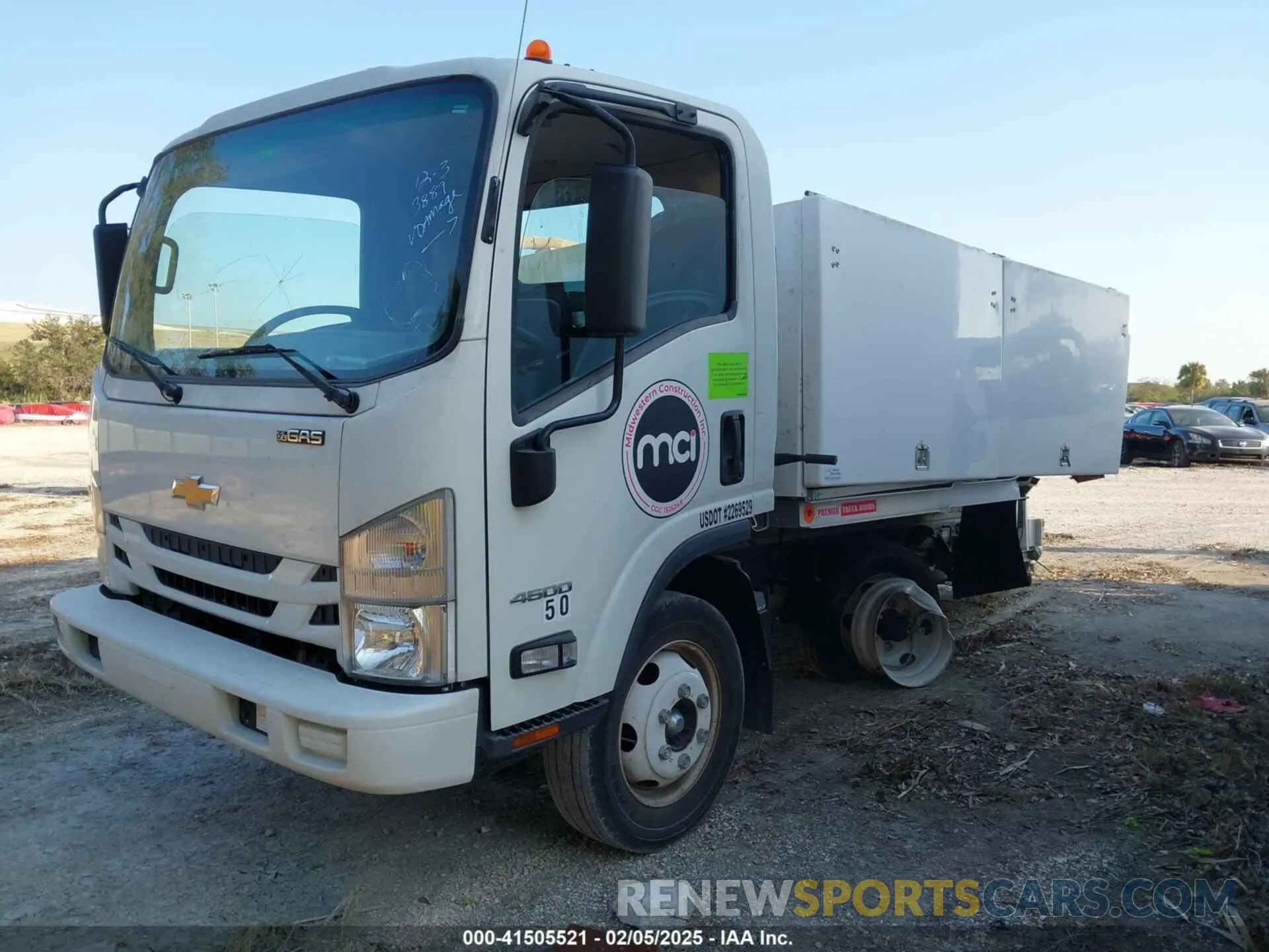 2 fotografías del automóvil dañado 54DCDW1DXMS203327 CHEVROLET 4500 LCF GAS 2021