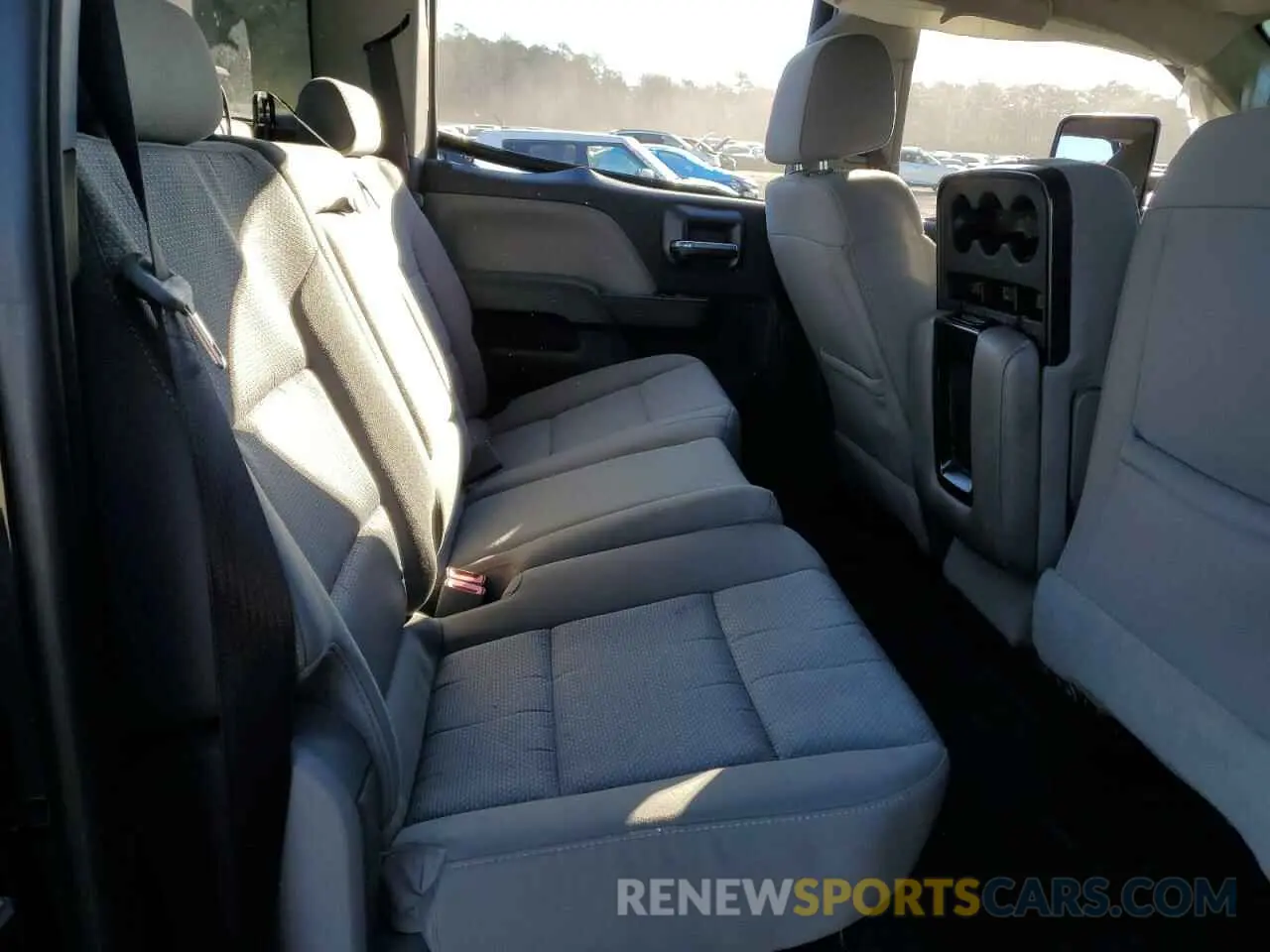 10 fotografías del automóvil dañado 1GC1KREG9KF280820 CHEVROLET ALL Models 2019