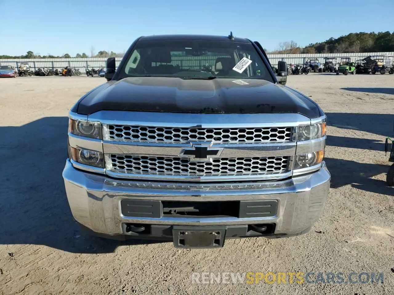 5 fotografías del automóvil dañado 1GC1KREG9KF280820 CHEVROLET ALL Models 2019