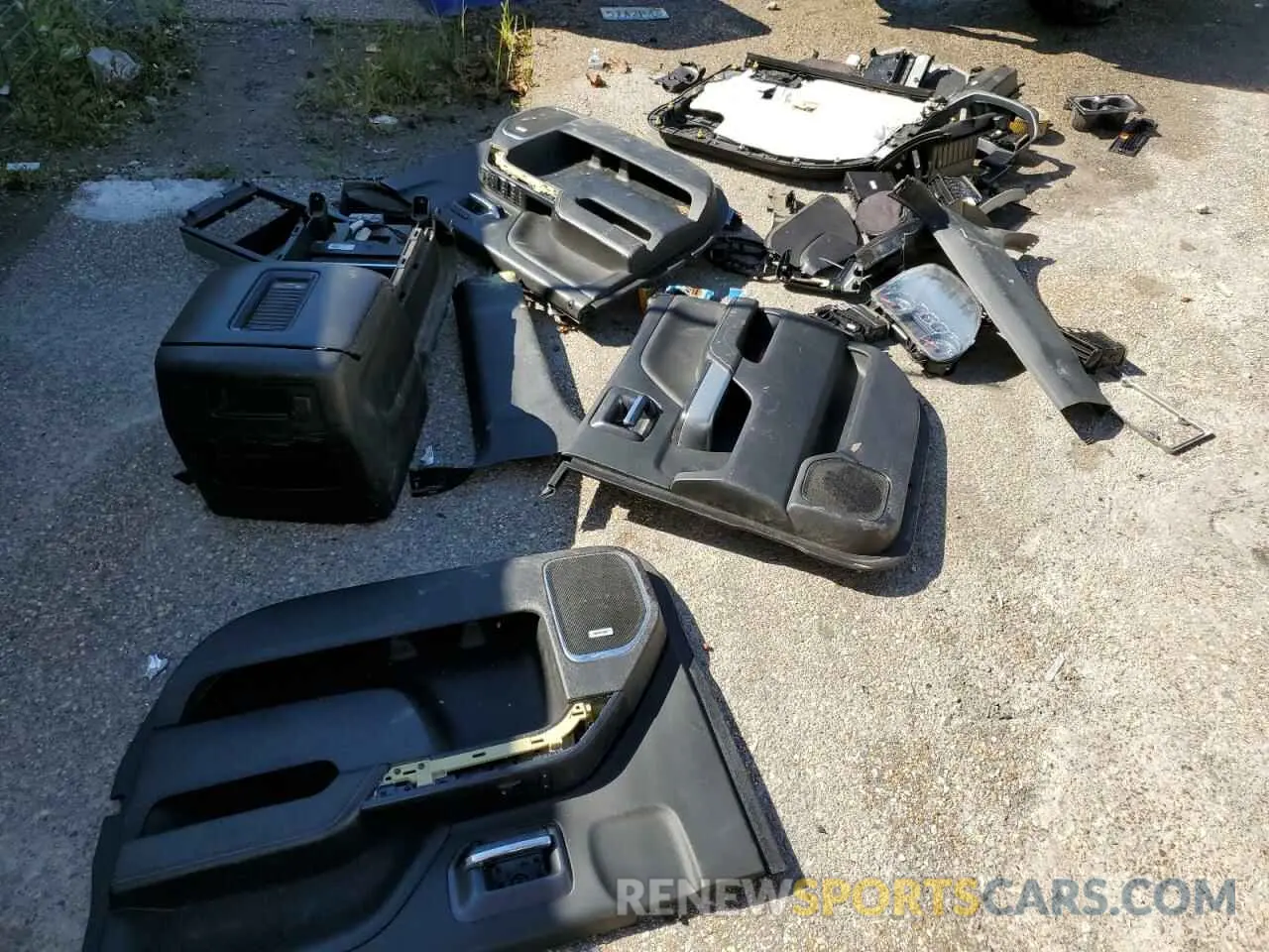 12 fotografías del automóvil dañado 1GC1KTEY8KF243960 CHEVROLET ALL Models 2019
