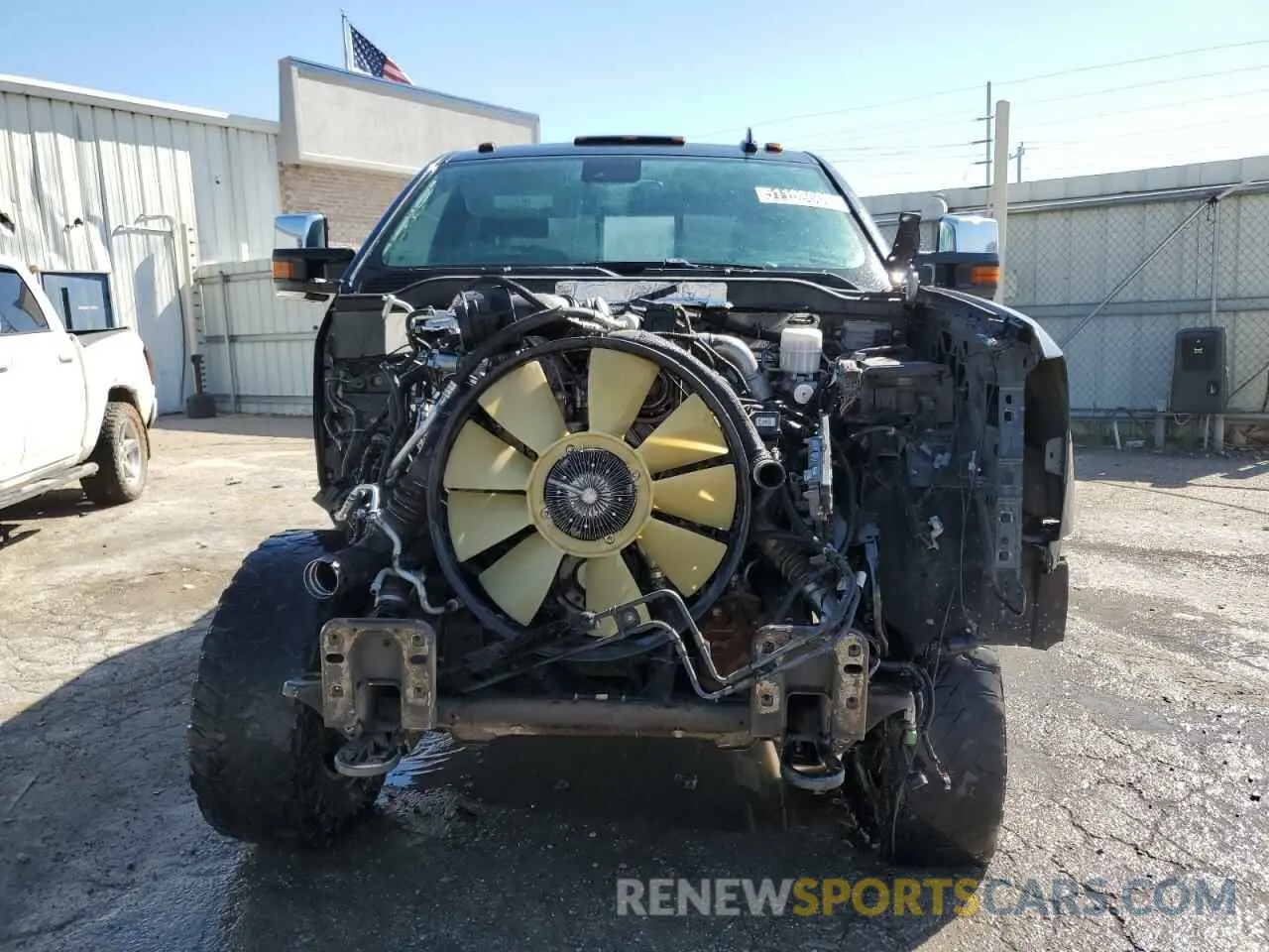 5 fotografías del automóvil dañado 1GC1KTEY8KF243960 CHEVROLET ALL Models 2019