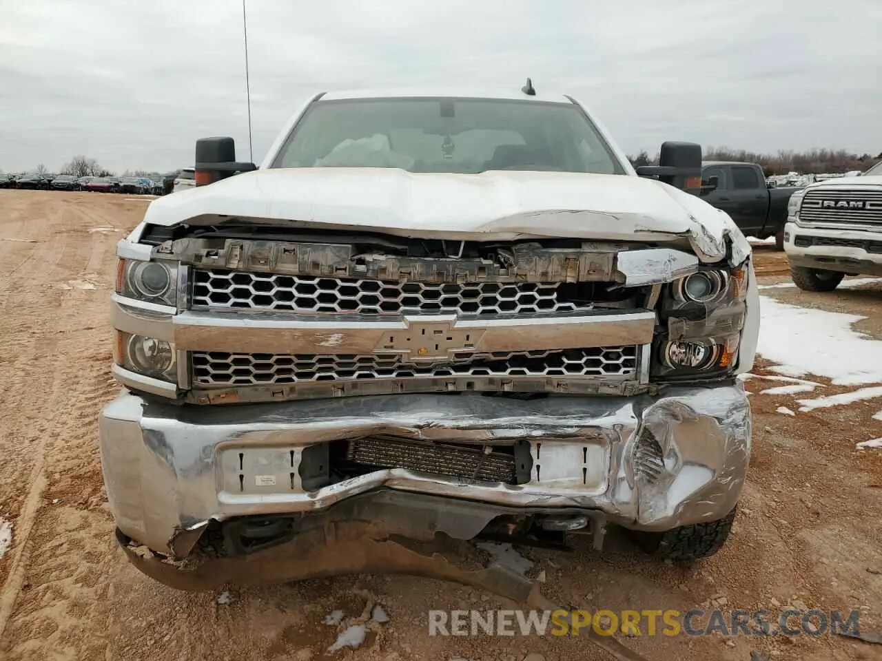 5 fotografías del automóvil dañado 1GC4KVCG2KF250616 CHEVROLET ALL Models 2019